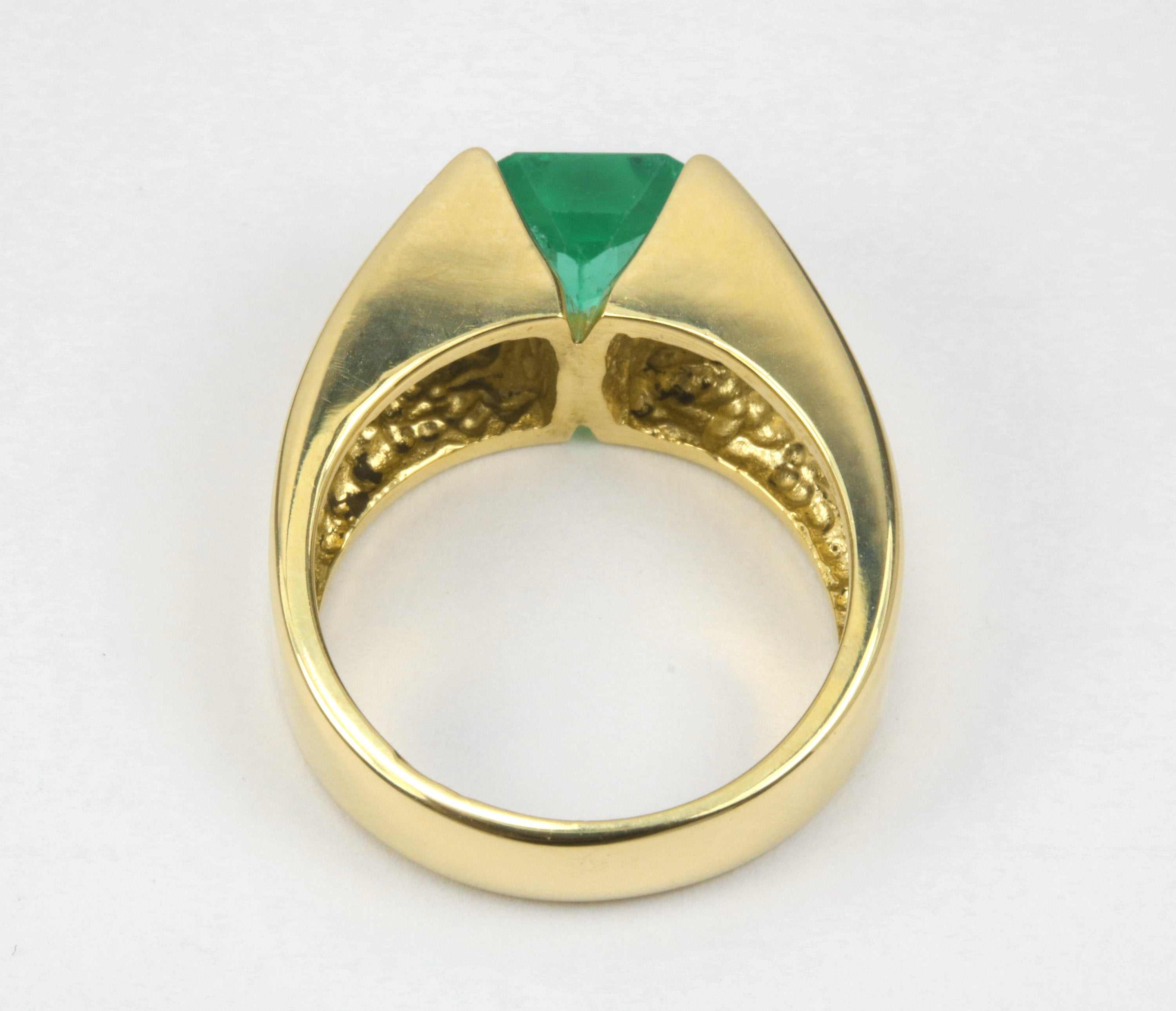 2.0 Carat Emerald Cut Vivid Green Solitaire Men's Ring 14K Gold - Elegant Wedding Band, Anniversary Gift & Luxury Statement Jewelry for Special Occasions