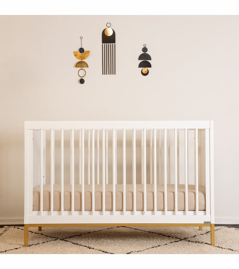Chicago 3-in-1 Convertible Baby Crib with Toddler Bed & Daybed - Safe & Stylish Nursery Furniture for Newborns to Toddlers - Perfect for Small Spaces & Modern Nurseries