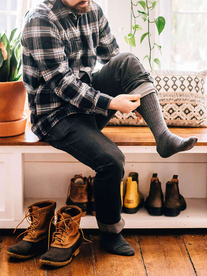 Darn Tough 1474 Mid Calf Light Cushion Socks for Men - Hiking, Running & Outdoor Activities - Moisture Wicking & Comfortable Socks for All-Day Wear