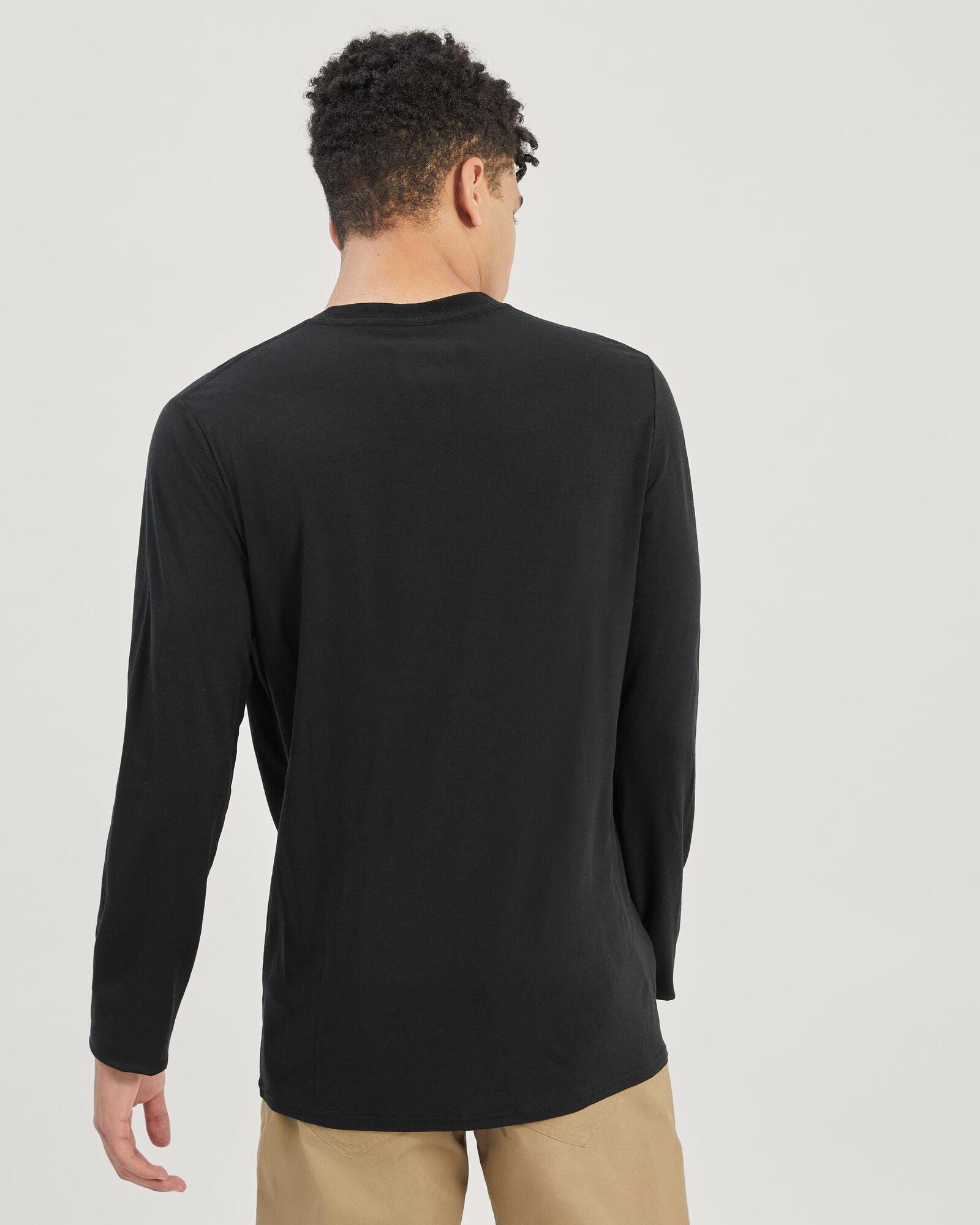 100% Merino Wool Men's Long Sleeve V-Neck Sweater - Soft & Warm Winter Base Layer for Hiking, Camping & Outdoor Activities (Black)