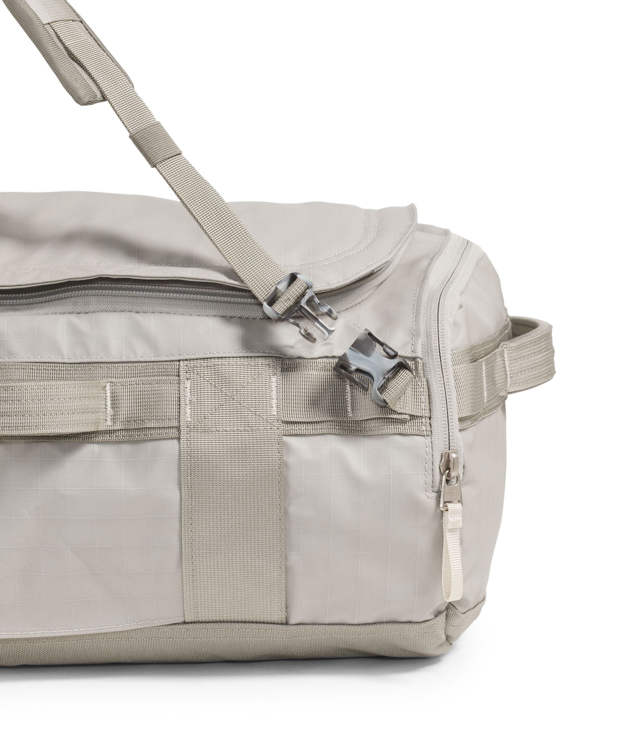 The North Face Base Camp Voyager Duffel 32L - Durable Travel Duffel Bag for Hiking, Camping & Gym - Water-Resistant & Lightweight Carry-On Luggage