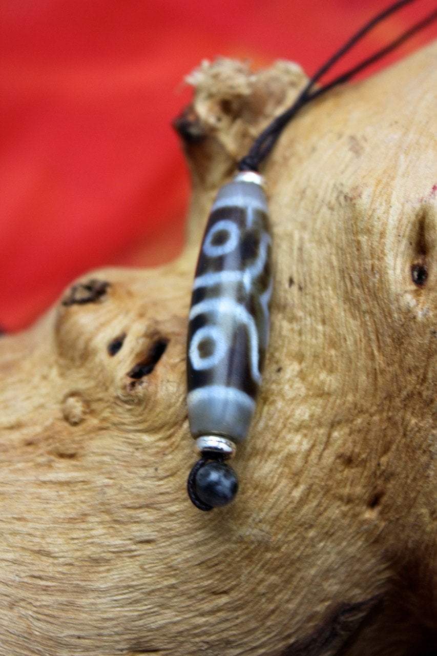 Agate 3 Eyed Vertical Dzi Bead Necklace - Tibetan Buddhist Protection Amulet for Spiritual Healing & Good Luck | Perfect for Meditation, Yoga & Energy Balancing