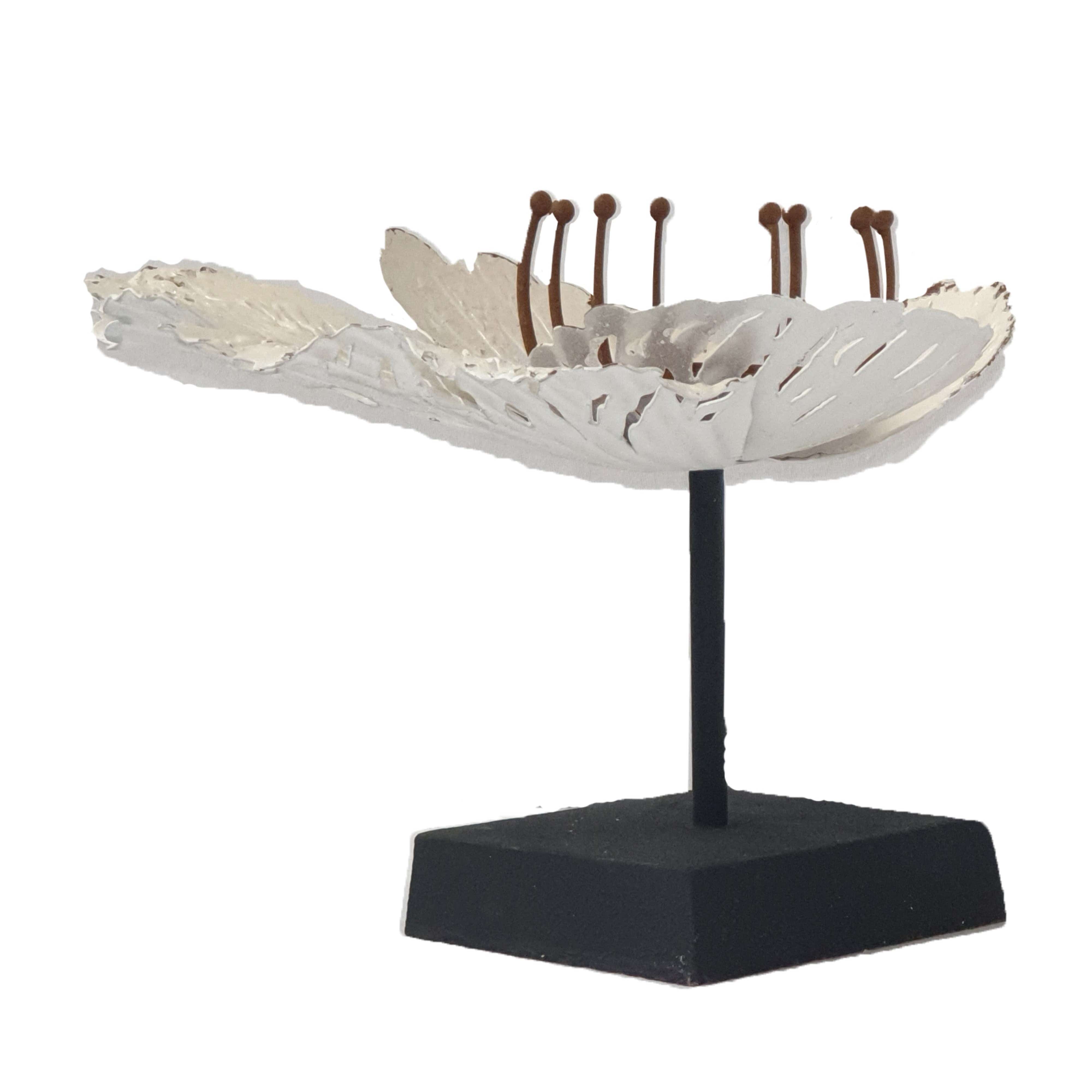 Urban Style Metal Flower Candle Holder with Wooden Base - Elegant Home Decor for Dining Table, Wedding Centerpiece & Romantic Ambiance