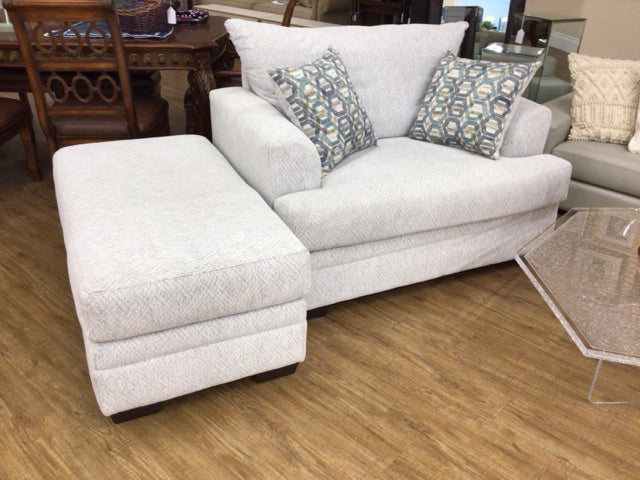 Premium Oversized Fabric Chair & Ottoman Set with 2 Pillows - Modern Living Room Furniture for Relaxation & Comfort - Perfect for Home, Office or Reading Nook