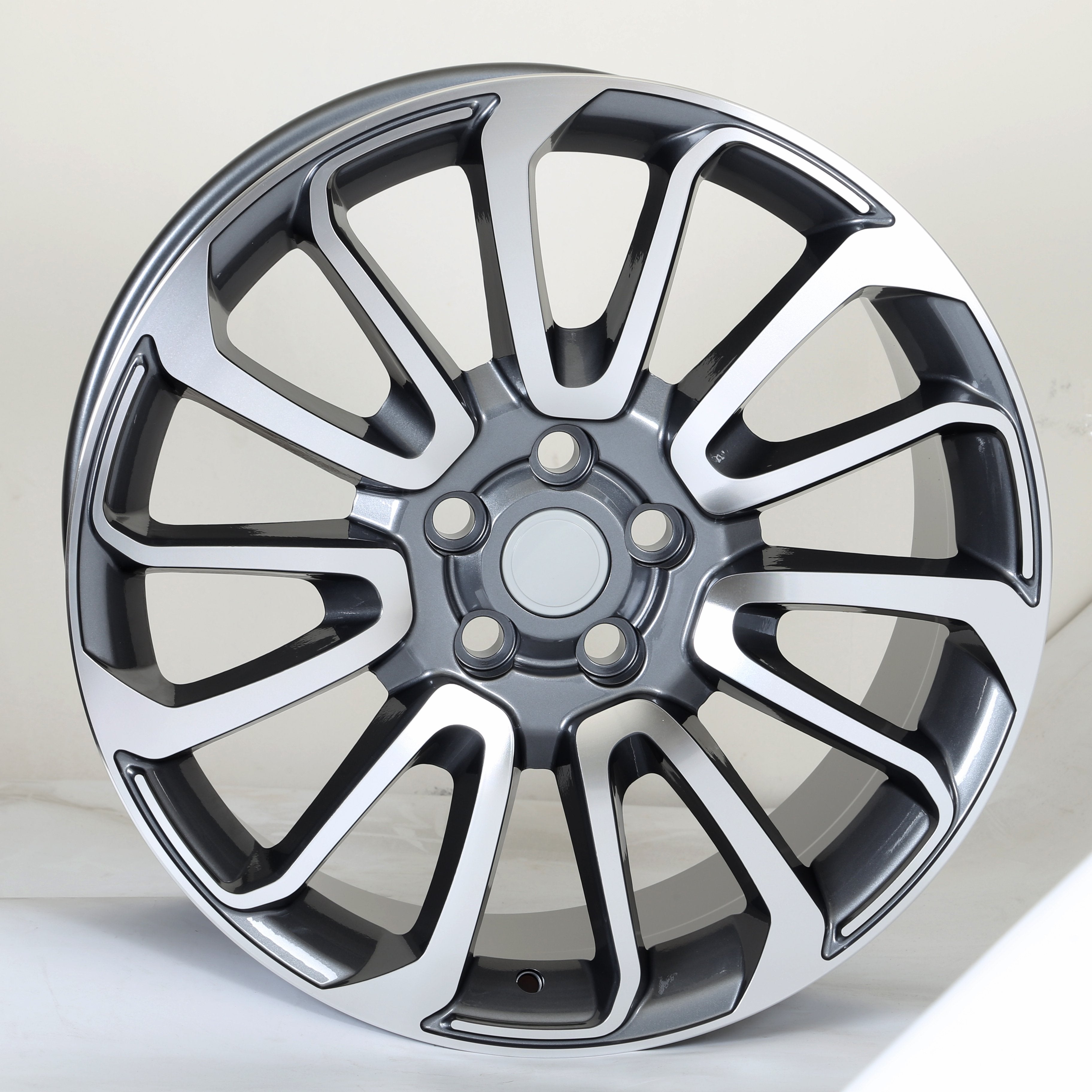22-Inch Alloy Wheels for Range Rover Vogue, Sport, Defender, Discovery & LR3/LR4 - Premium Off-Road & Luxury SUV Rims for Adventure & City Driving