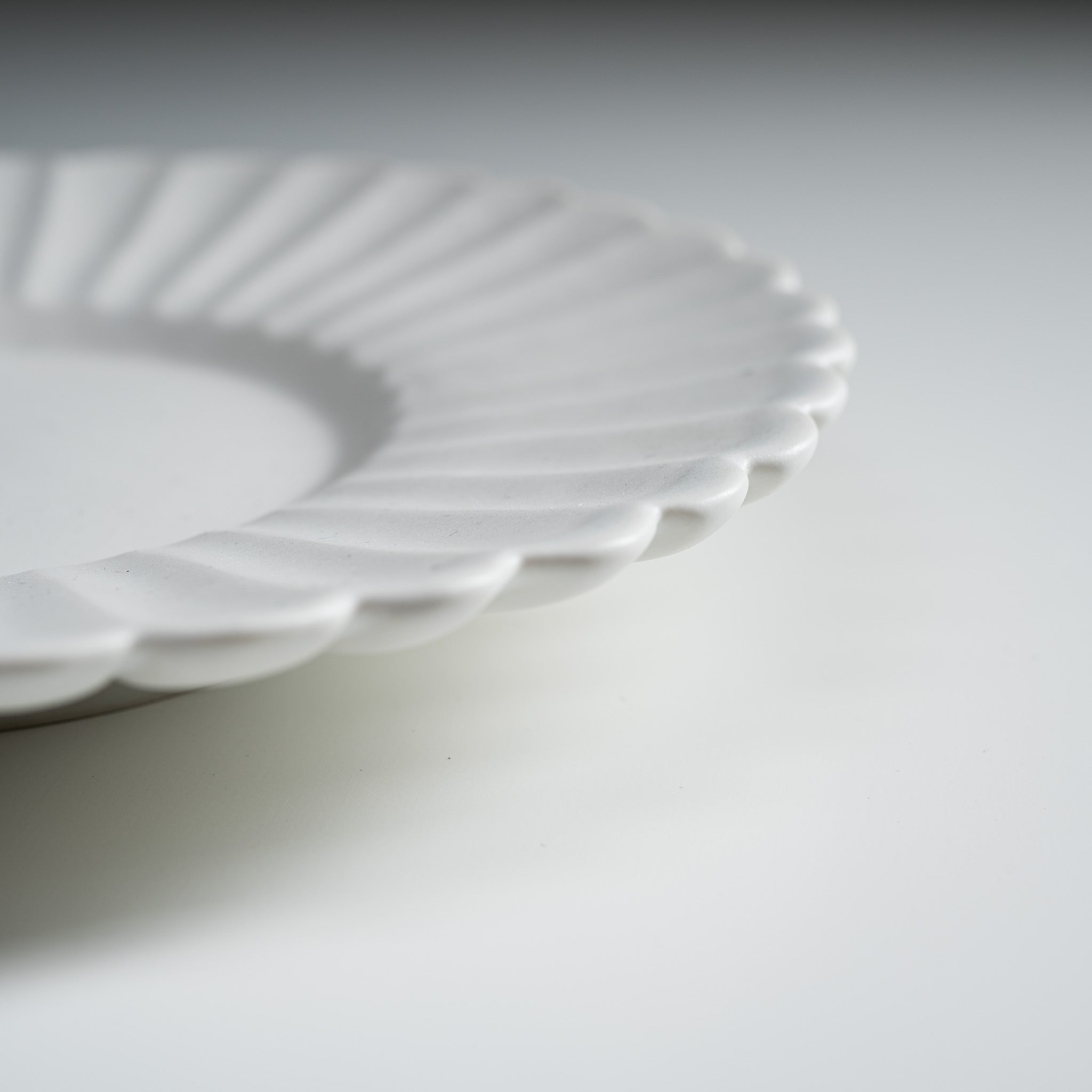 Handmade USUKI Ware Rim Plate 19.5cm - Japanese Ceramic Dinner Plate for Sushi, Desserts & Home Decor | Microwave & Dishwasher Safe
