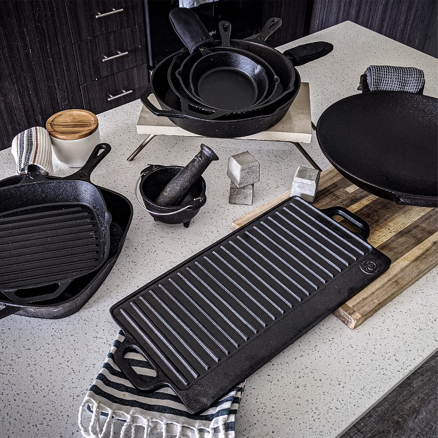 13.5 Inch Pre-Seasoned Cast Iron Pizza Pan with Loop Handles - Perfect for Outdoor Camping, Backcountry Cooking & Home Baking - Heavy Duty Skillet for Oven, Grill & Stovetop Use