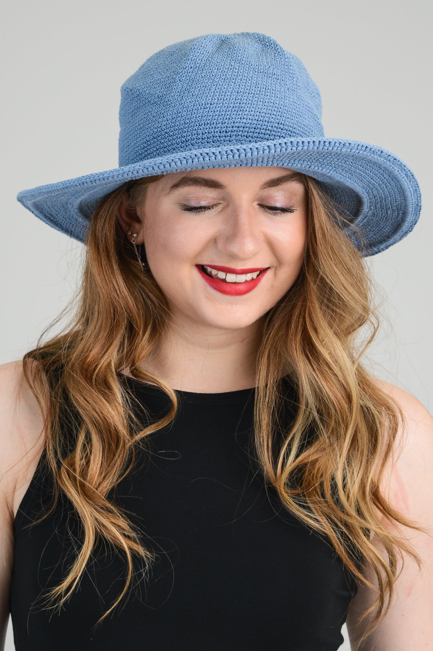 Stylish Cotton Denim Hat for Men & Women - Fashionable Adjustable Baseball Cap for Outdoor Activities, Travel, and Casual Wear