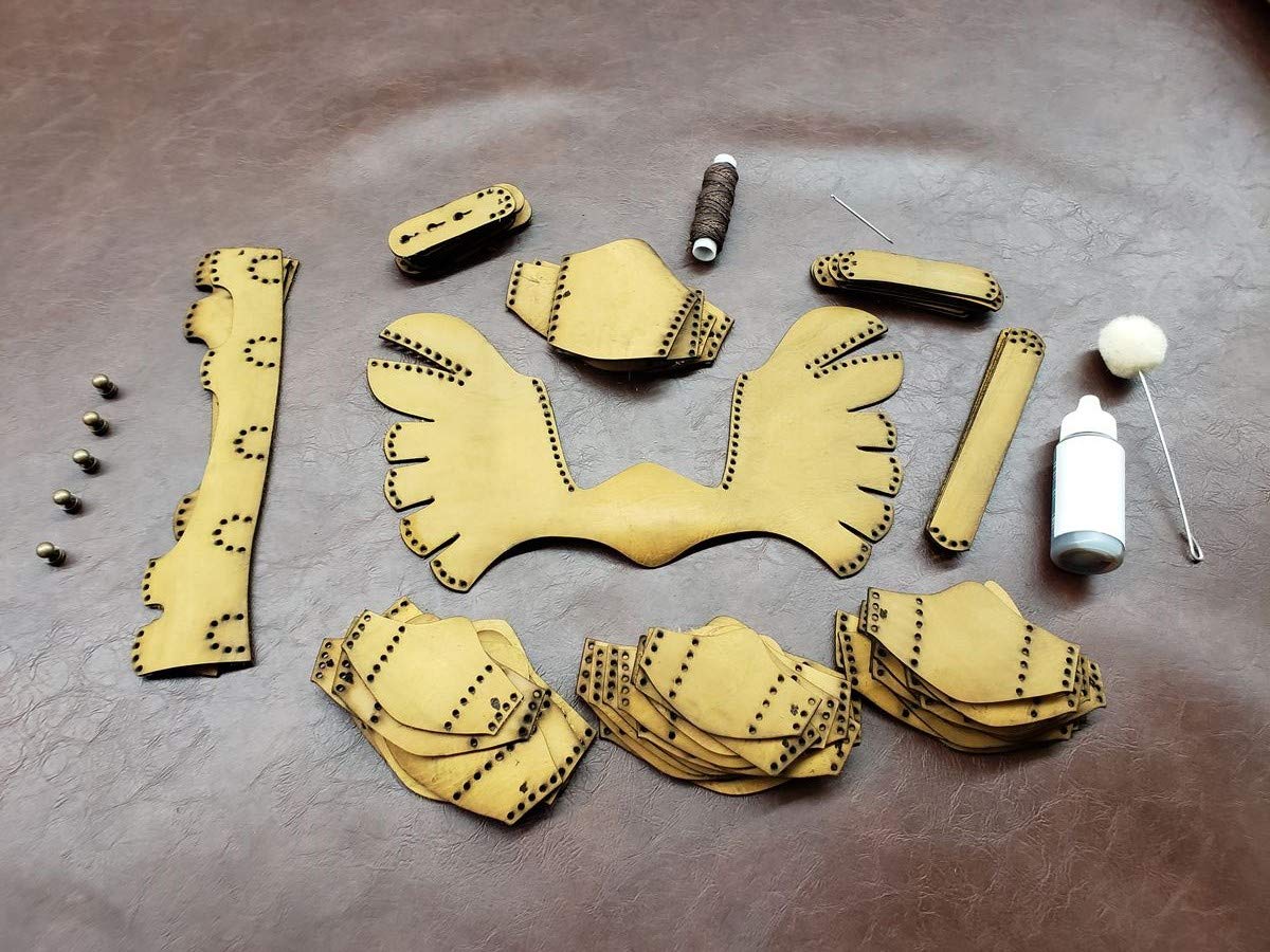 Facehugger Leather Face Mask Kit - Horror Cosplay Prop for Halloween & Movie Costumes - Perfect for Alien-Themed Parties & Sci-Fi Events