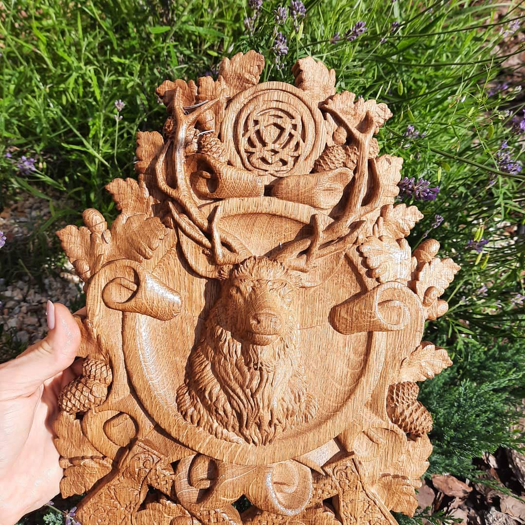 Handcrafted Deer Wood Carving Wall Art - Rustic Animal Wall Hanging Decor for Hunting Lodge, Cabin & Home - Perfect for Living Room, Bedroom or Cabin Decor - Unique Hunting Gift for Outdoorsmen