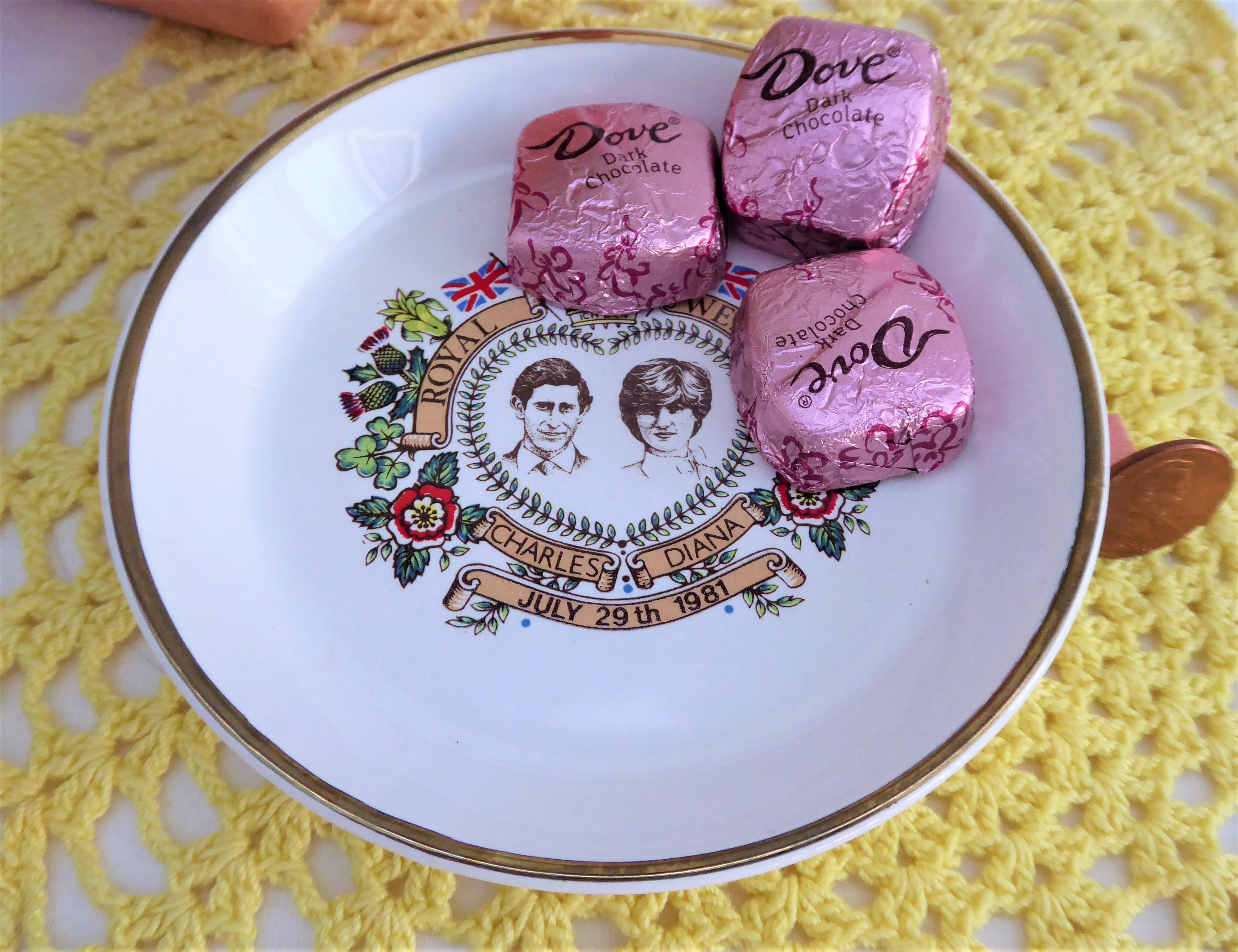 Royal Wedding Charles and Diana 1981 Commemorative Pin Dish - Elegant Tea Bag Holder & Royal Memorabilia - Perfect for Tea Lovers and Royal Family Collectors