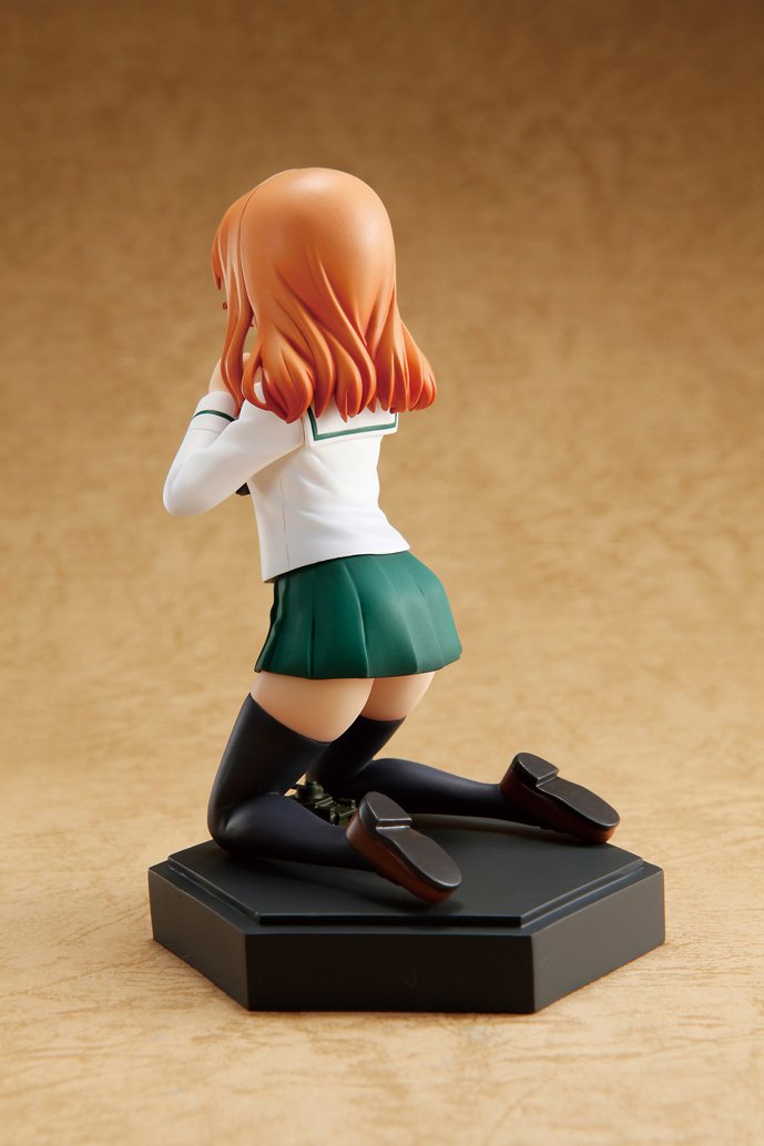 Girls und Panzer 1/350 Scale Takebe Saori & M3 Lee Tank Model Kit with 1/10 Scale Painted Figure by Chara-ani - Anime Collectible for Display & Wargaming Scenes