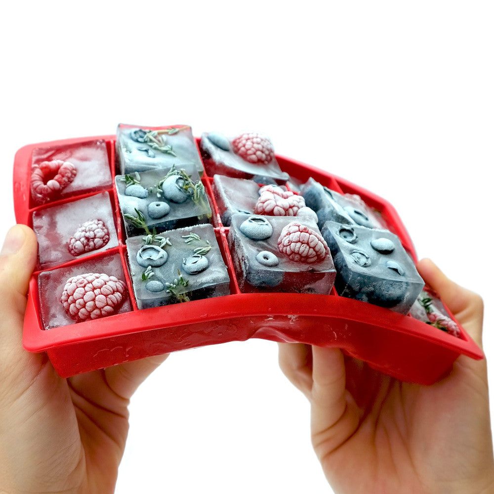 STARFRIT 092833 Silicone Ice Cube Tray with Lid - 15 Large Ice Cubes, BPA-Free Flexible Red Ice Mold for Cocktails, Whiskey & Beverages - Perfect for Home Bars, Parties & Kitchen Use