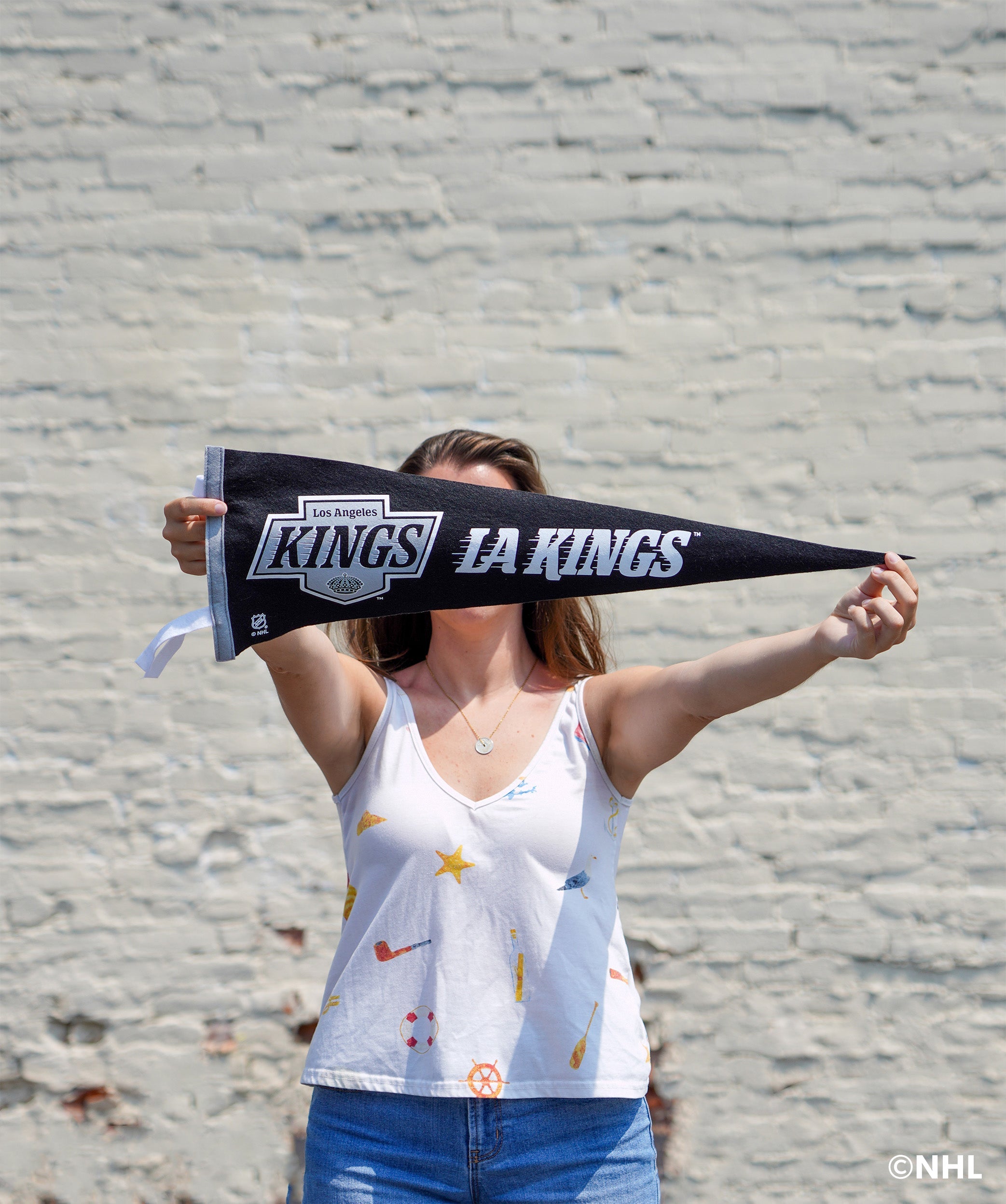 Los Angeles Kings NHL Pennant Flag - Officially Licensed Team Banner for Home, Office & Game Day Decor