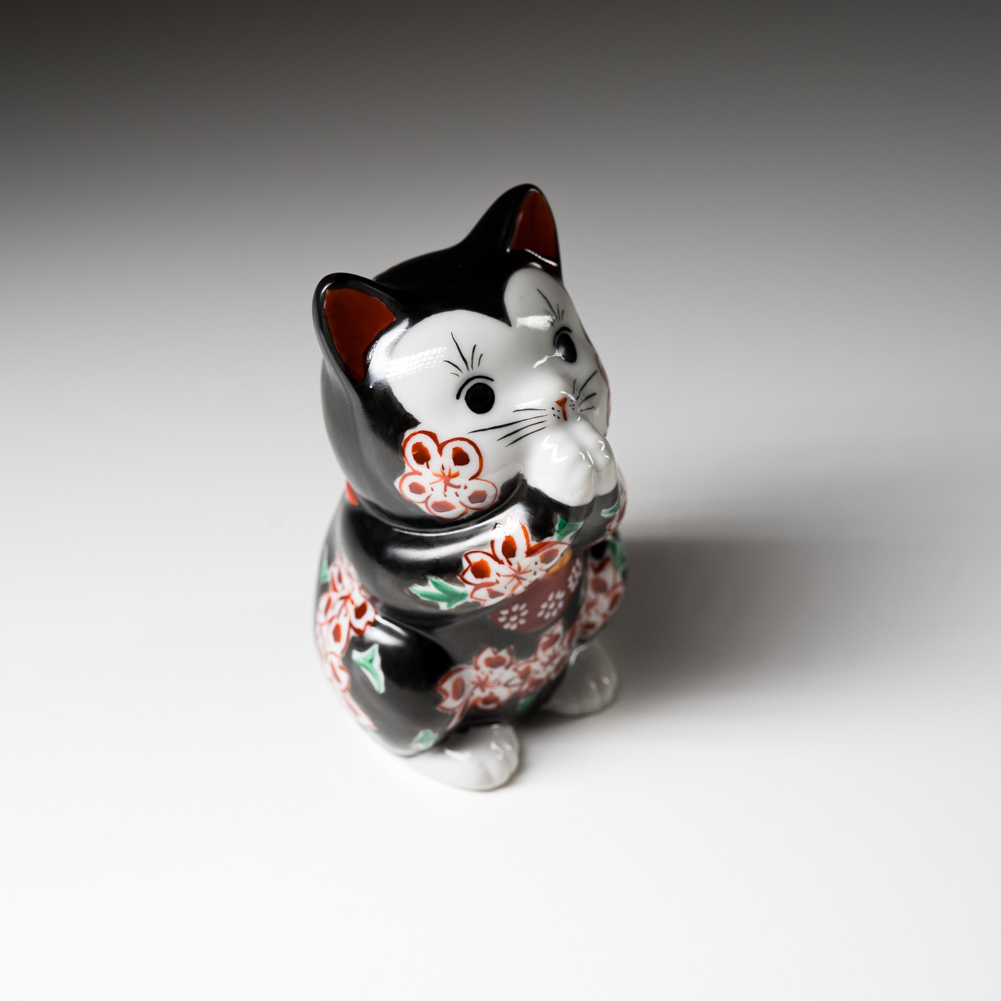 Handmade Kutani Ware Black Flower Begging Cat Ornament 'Sakura' - Japanese Traditional Ceramic Lucky Charm for Home Decor, Office Desk & Gift Giving