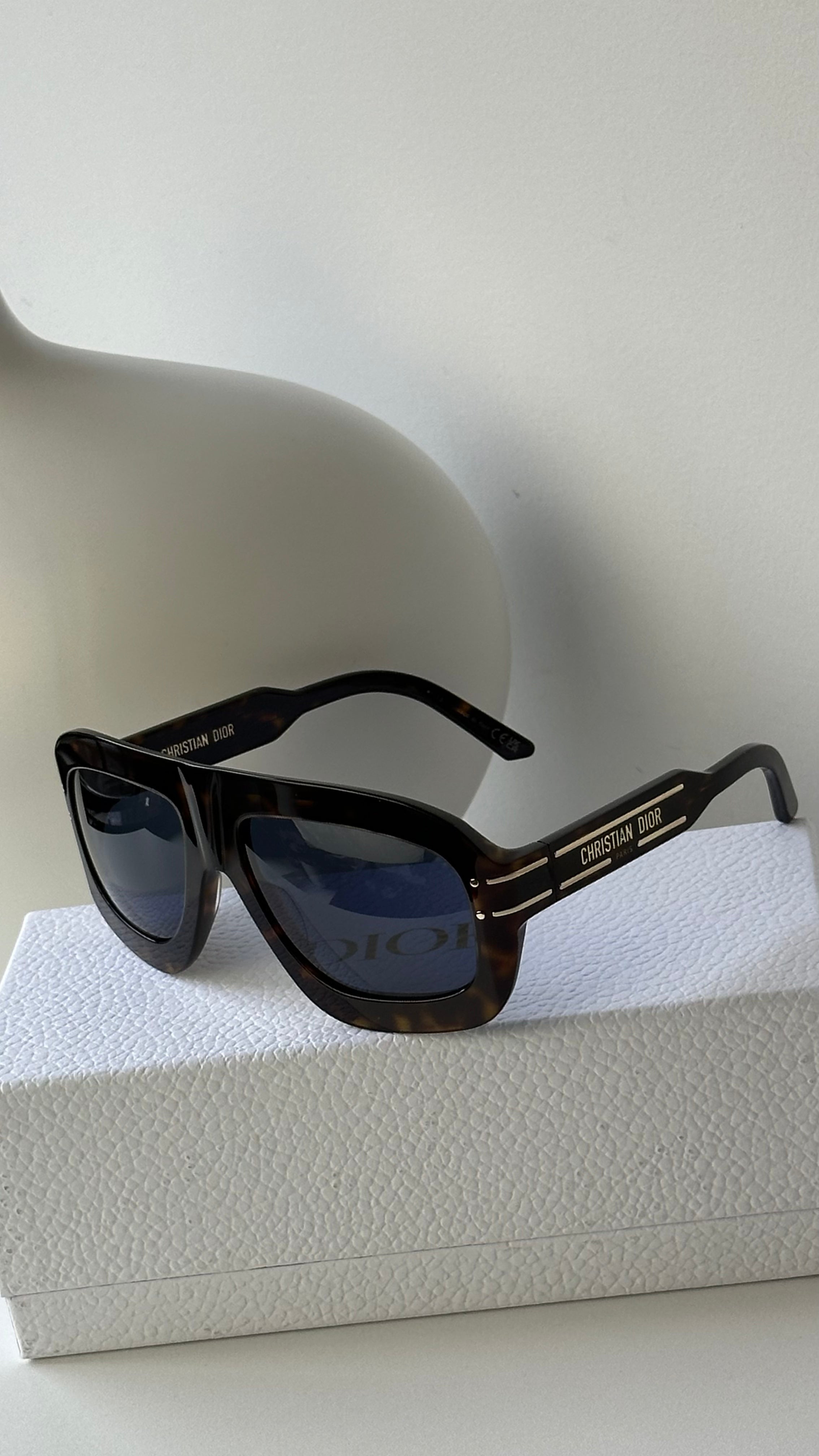 Dior Signature M1U Mask Sunglasses - Tortoise Brown Frame UV Protection | Fashionable Shield Sunglasses for Outdoor Activities, Driving & Beach