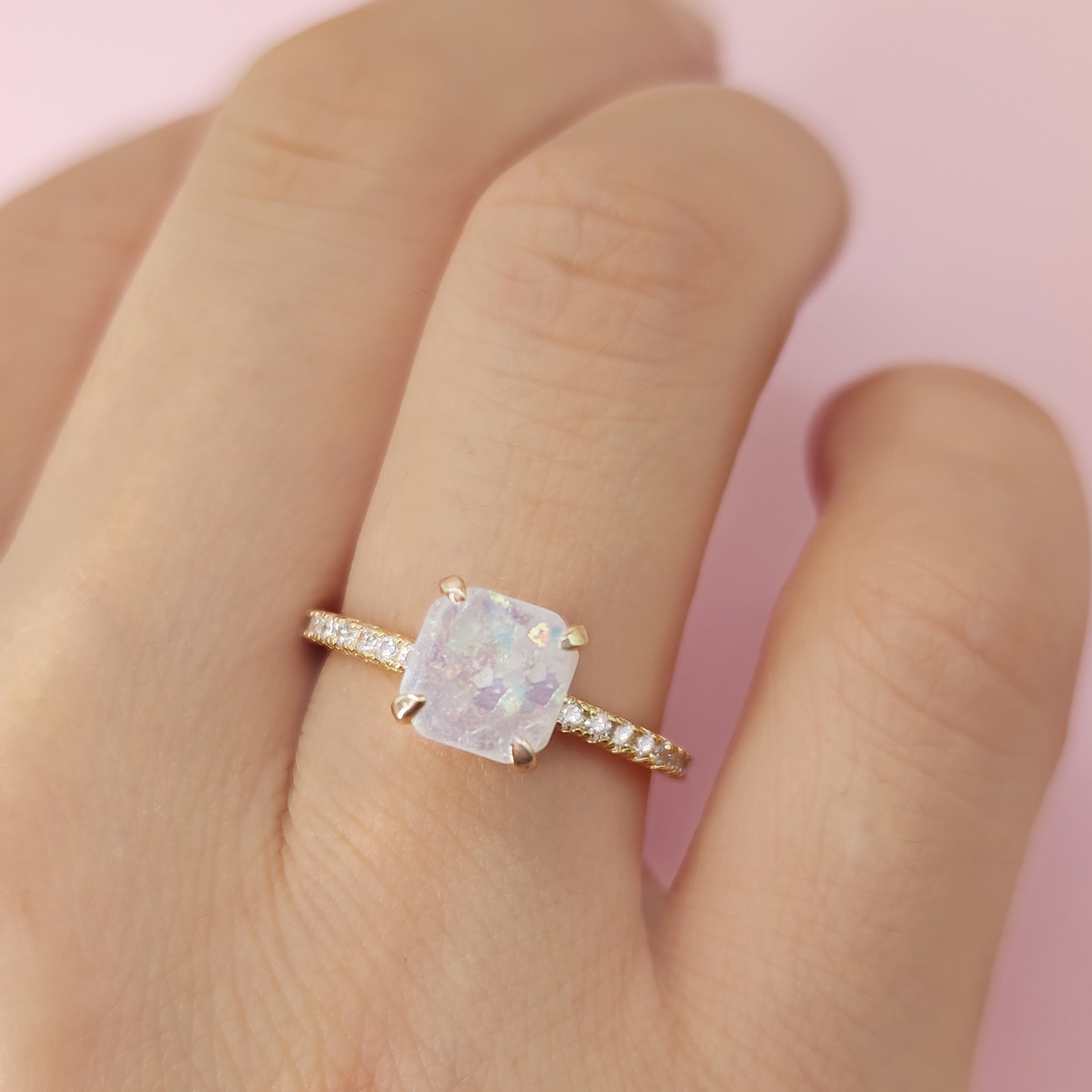 Pristine: Ashes Ring - Elegant Memorial Jewelry for Loved Ones | Perfect for Remembrance, Sympathy Gifts & Special Occasions