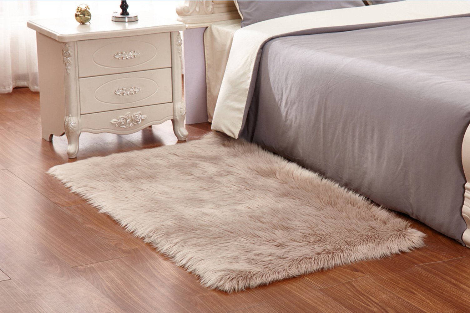 Premium Soft Faux Fur Sheepskin Shaggy Area Rug - Luxury Fluffy Chair Cover, Bedroom Sofa Floor Mat for Cozy Home Decor & Winter Warmth