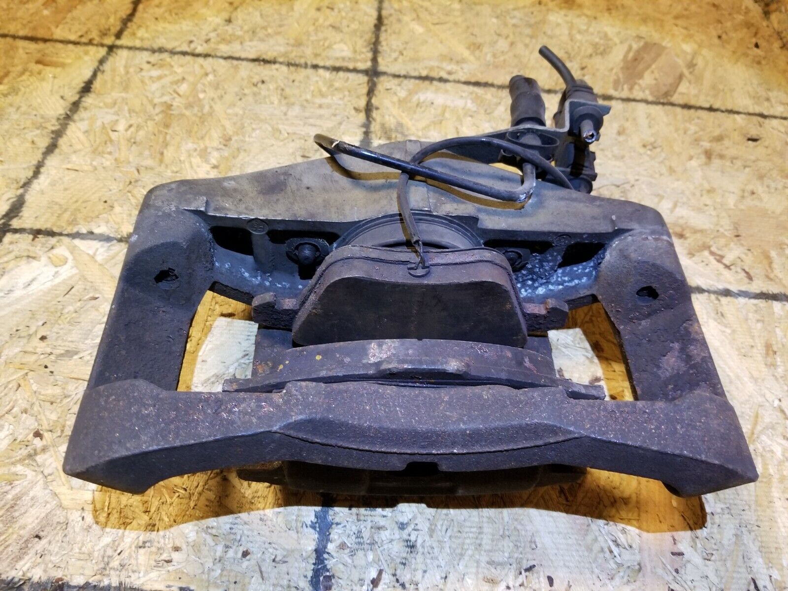 05-08 Audi A6 C6 Front Left Brake Caliper - Driver Side OEM Replacement Part - Perfect for Brake System Repair & Performance Upgrade
