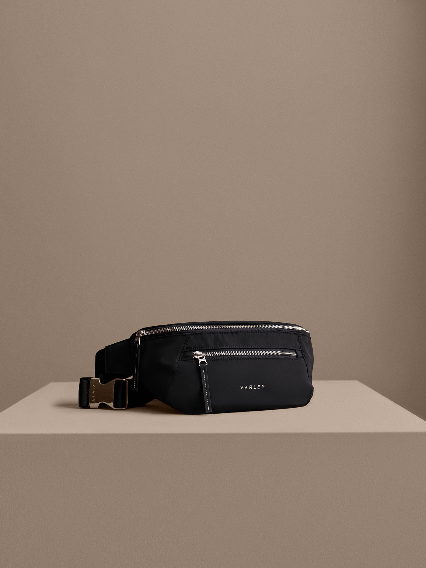 Varley Lasson Belt Bag Black - Stylish & Functional Waist Pack for Running, Travel & Everyday Use