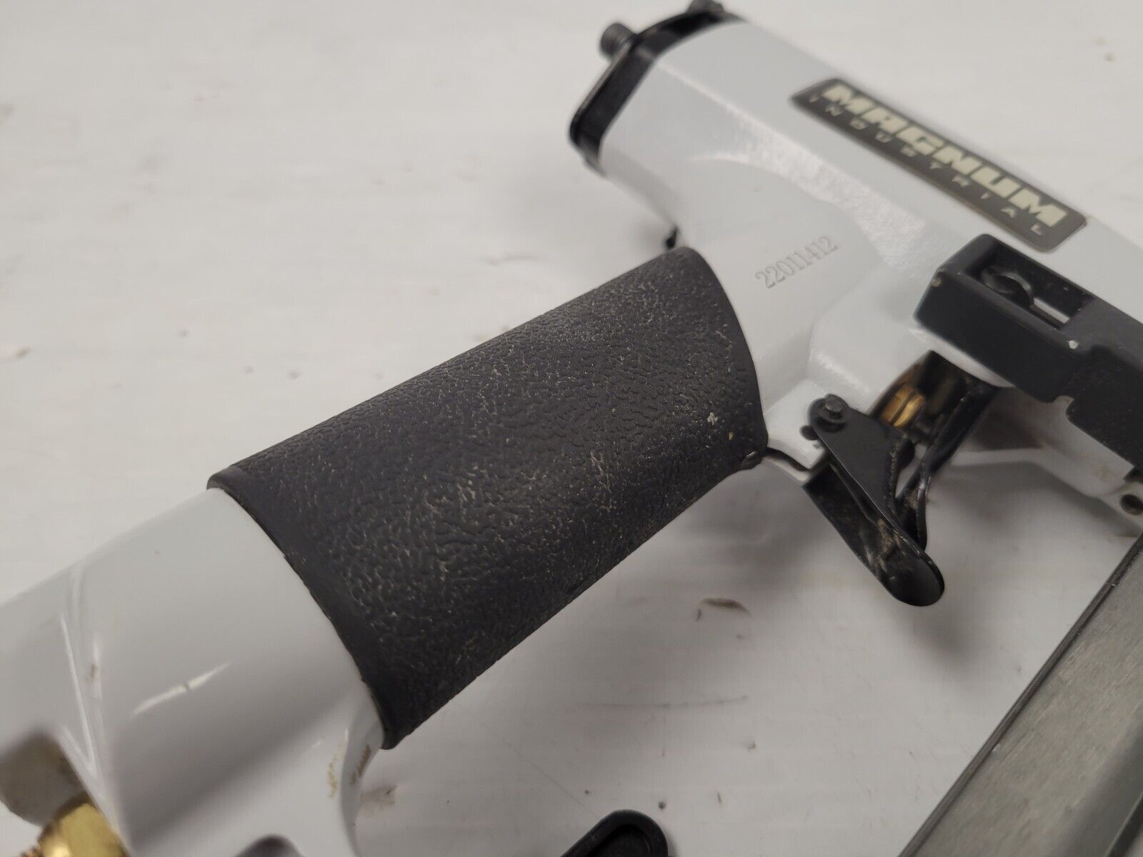 Magnum MPB2350 23 Gauge Pin Nailer - 1-1/4