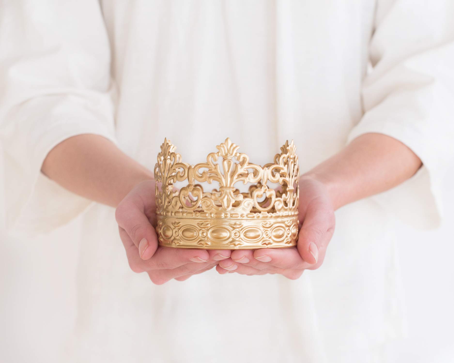 Gold Crown Cake Topper for Wedding Cakes - Small Princess Party Decorations - Alice in Wonderland Theme - Perfect for Birthday, Bridal Shower & Anniversary Celebrations
