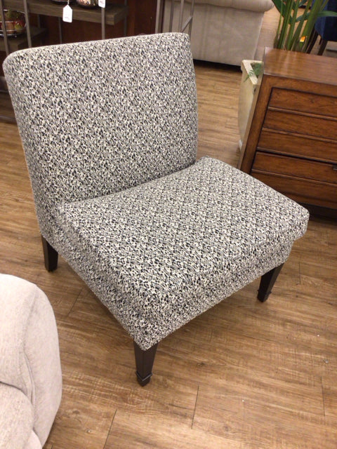 EA Black/White Slipper Chair - Modern Accent Chair for Living Room, Bedroom & Office - Comfortable Upholstered Lounge Chair with Wooden Legs - Perfect for Small Spaces, Reading Nook or Guest Seating