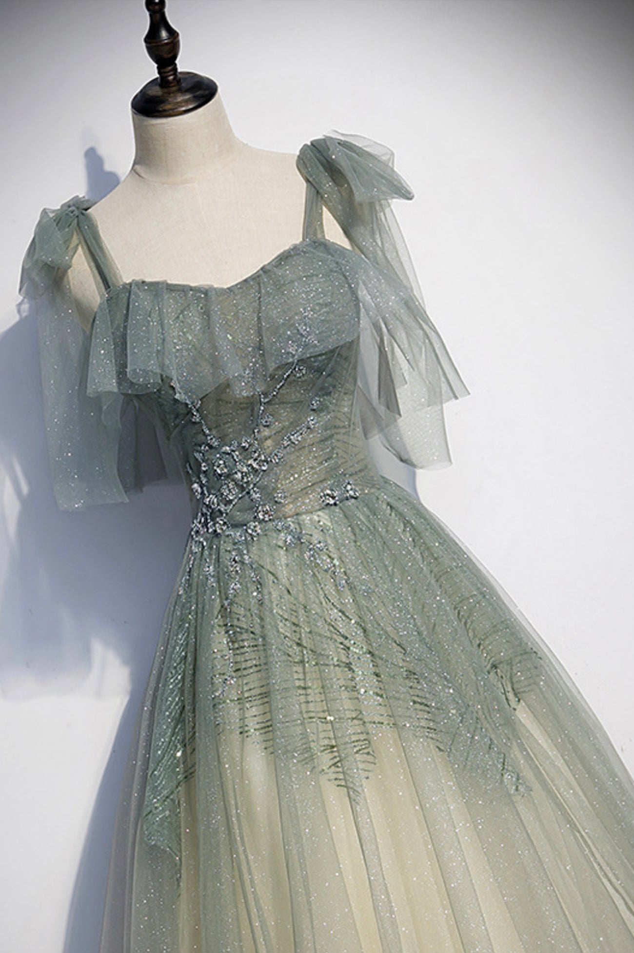 Elegant Green Shiny Tulle Party Dress for Women - Perfect for Prom, Evening Gala & Special Occasions