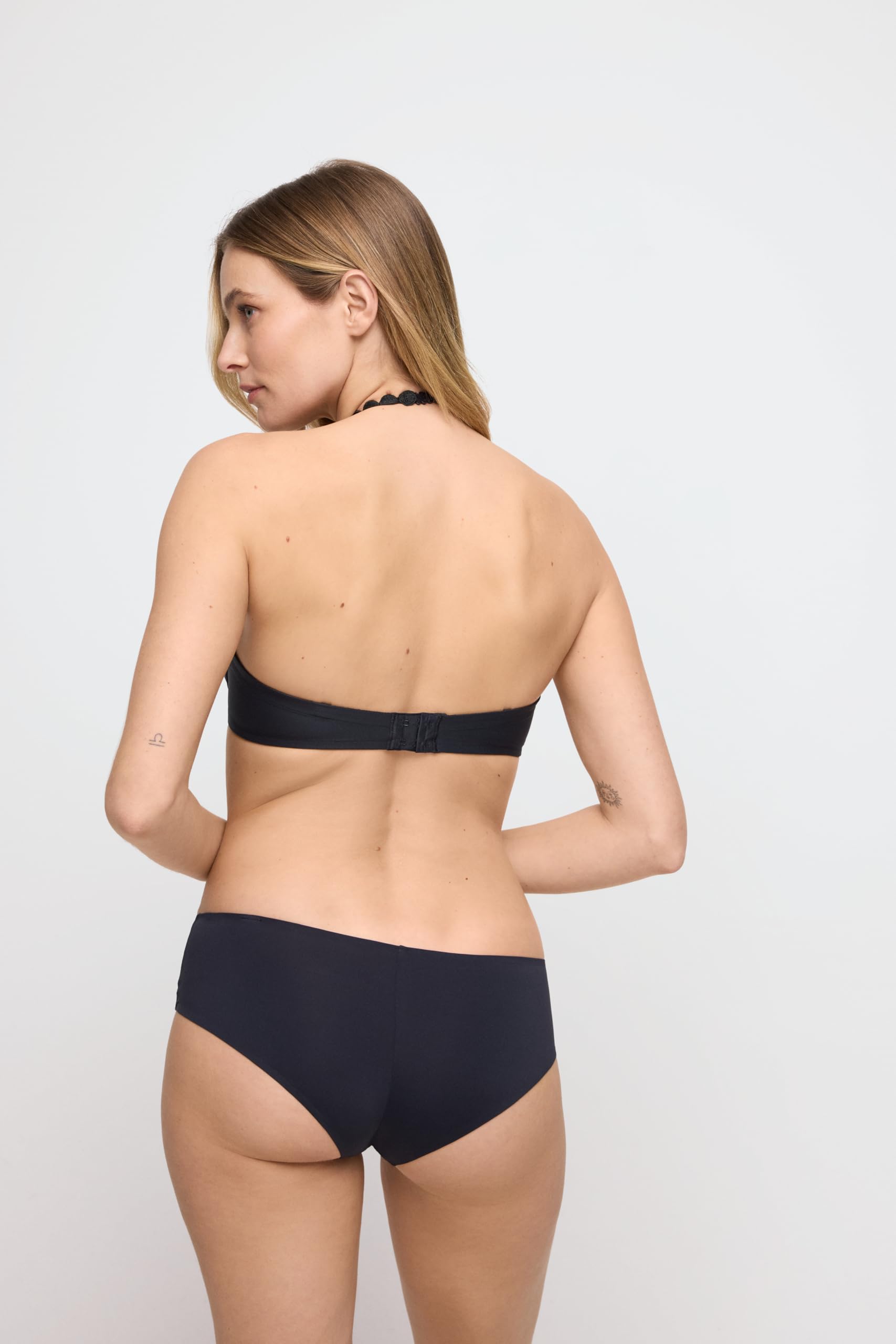 Tom Convertible T-Shirt Bra 38A Black - Seamless Comfort for Everyday Wear & Strapless Outfits