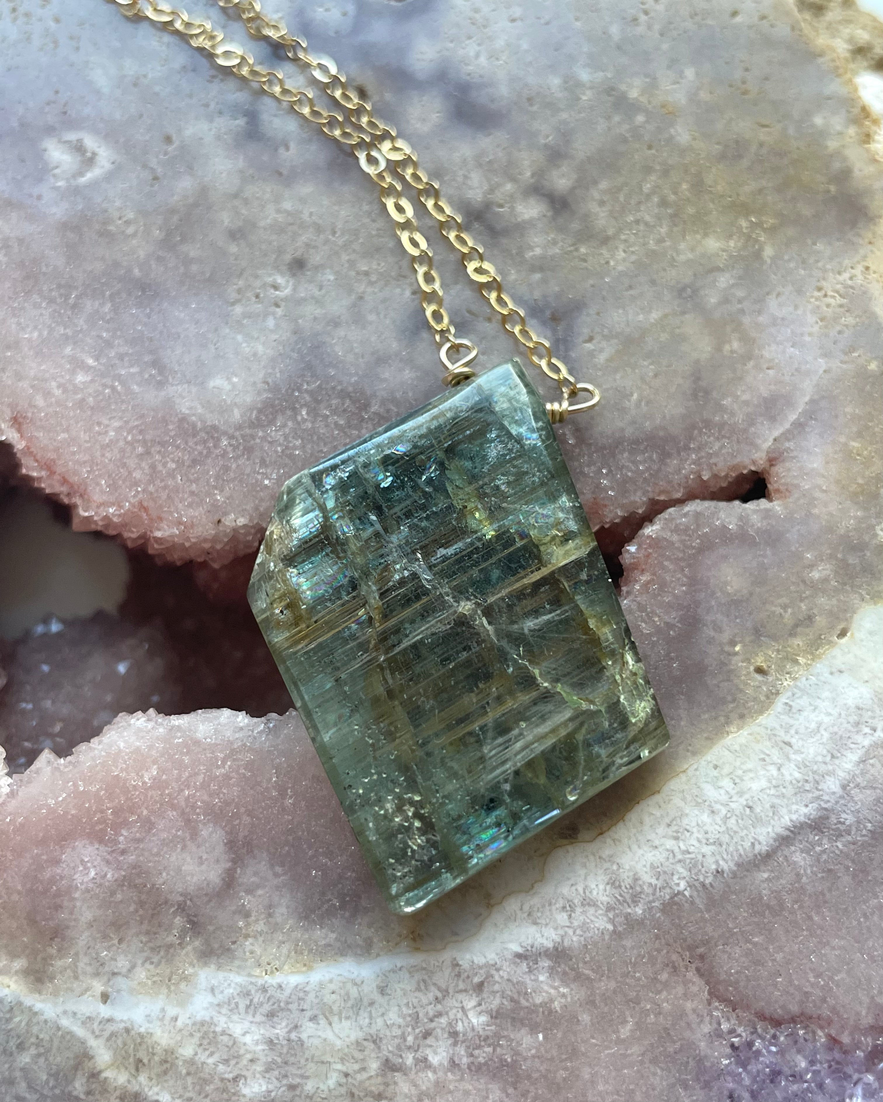 Natural Blue Kyanite Gemstone Pendant Necklace for Women - Healing Crystal Jewelry for Meditation & Energy Balancing - Perfect for Yoga, Spiritual Gifts & Everyday Wear