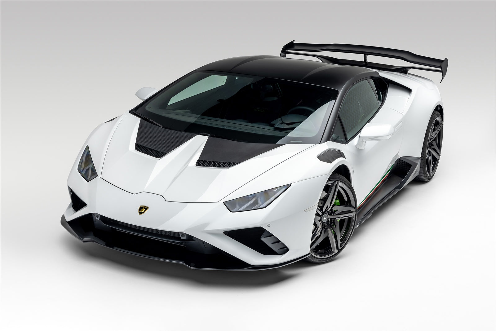 Lamborghini Huracan EVO 2WD Monza Aero Program CB 01 - High Performance Sports Car for Racing Enthusiasts | Perfect for Track Days and Supercar Events