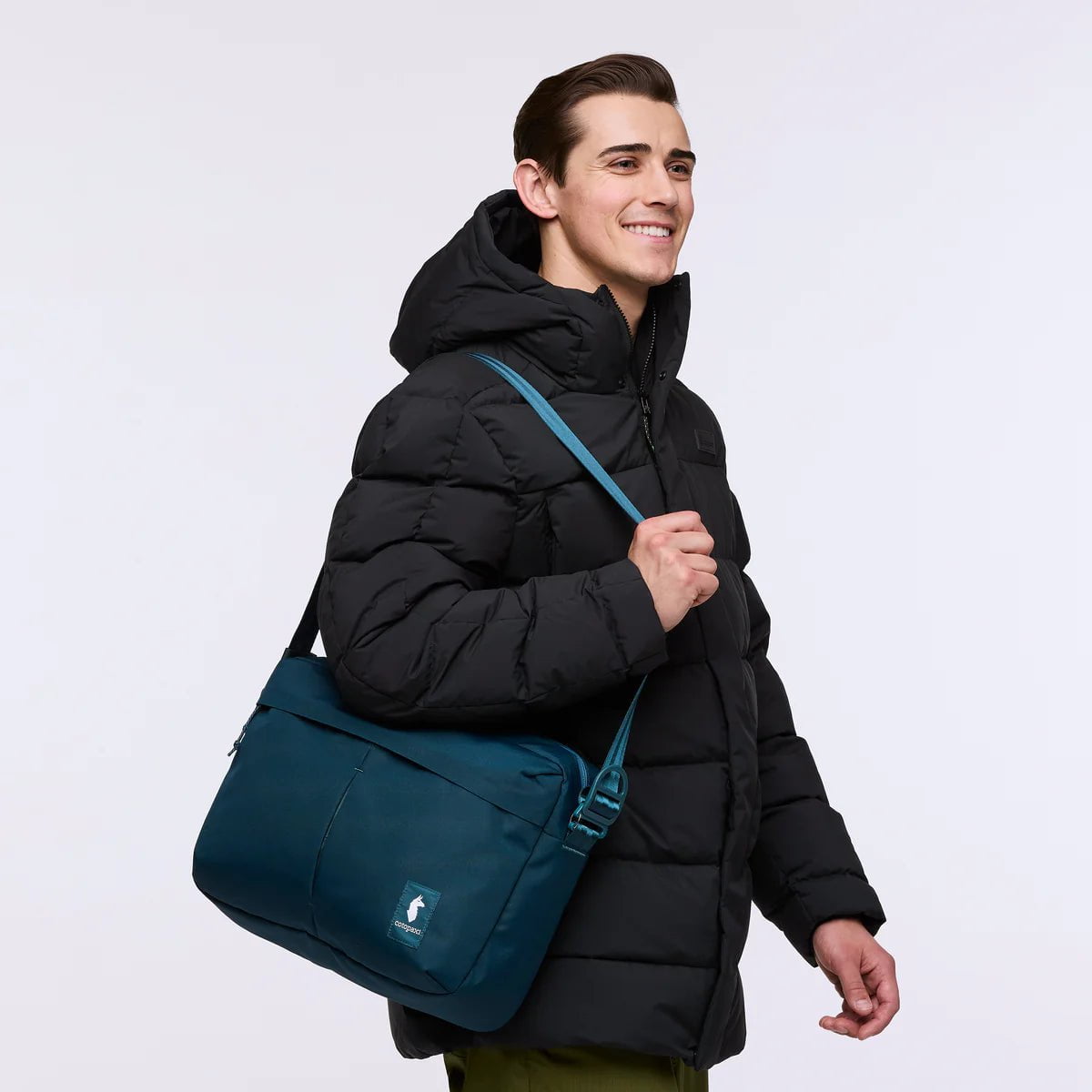 Cotopaxi Mente 15L Messenger Bag - Water-Resistant Chestnut Crossbody Bag for Men & Women - Perfect for Commuting, Travel & Everyday Carry (Cada Día Collection)