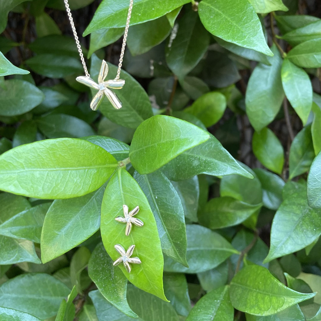 14K Yellow Gold Diamond Star Jasmine Pendant Necklace for Women - Elegant Floral Jewelry Gift for Birthday, Anniversary & Special Occasions