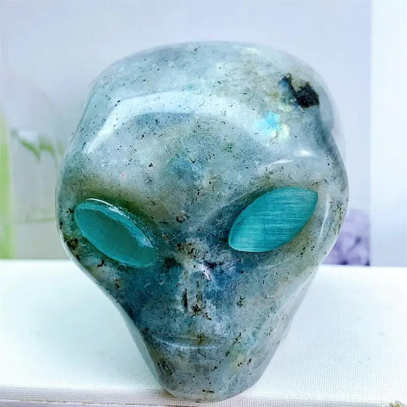 2 Inch Natural Labradorite Alien Skull Crystal Carving - Reiki Healing Gemstone Figurine, Home Decor Ornament, Unique Gift for Collectors (1 Piece) - Perfect for Meditation, Energy Healing & Gothic Home Decor