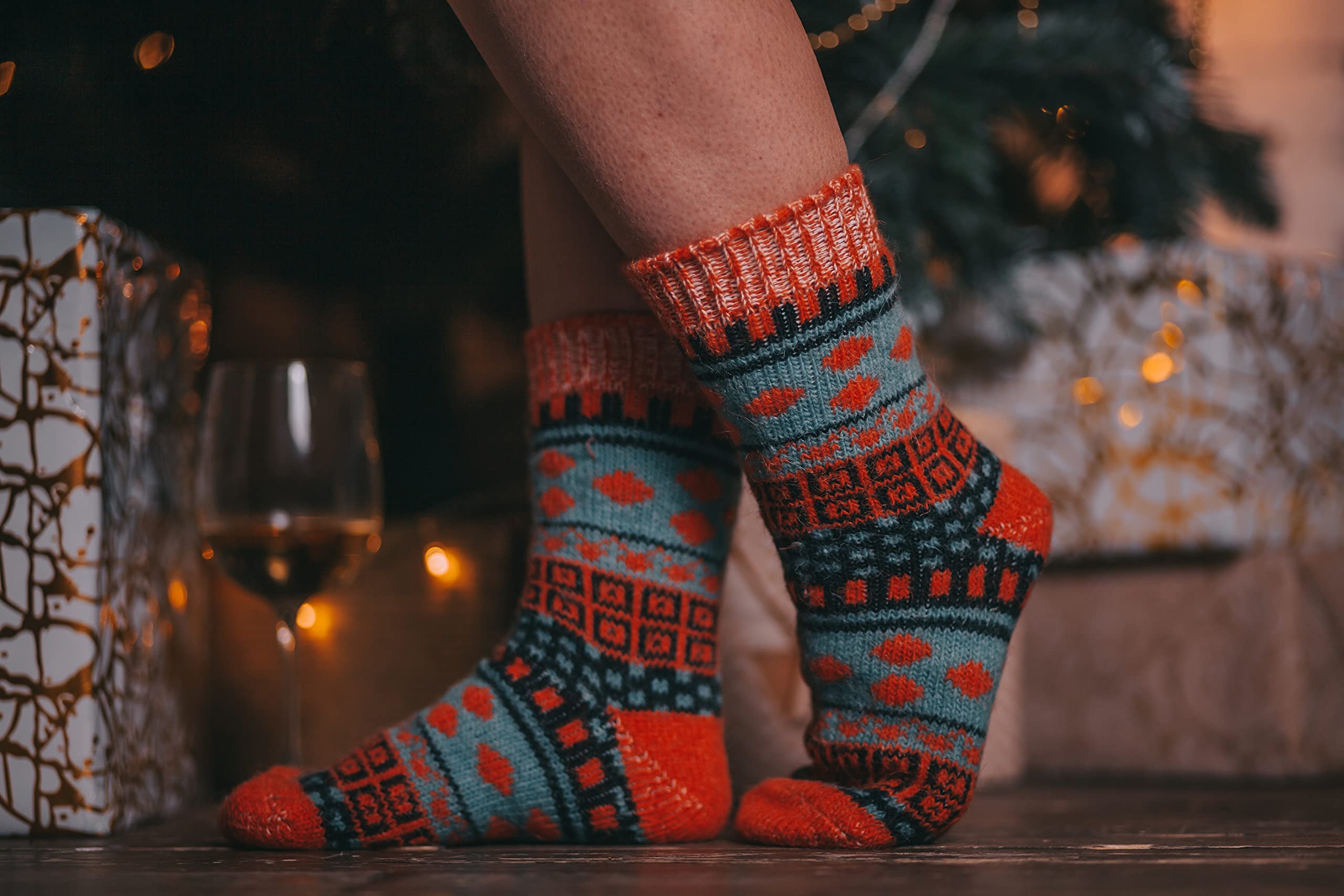 Premium Women's Wool Socks - Heavy Knit Soft & Warm Over-the-Calf Winter Socks (2 Pairs, Size 6-12) - Perfect for Cold Weather, Hiking & Home Comfort