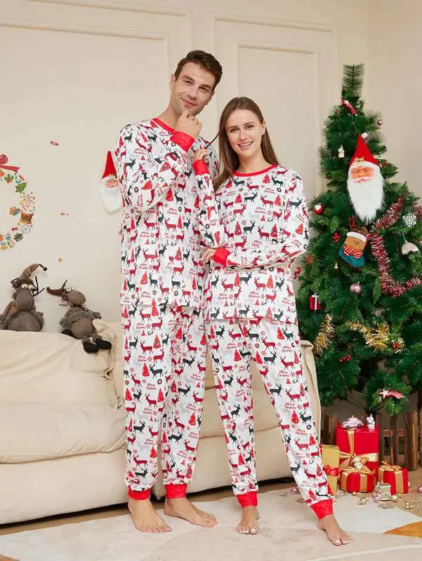 Christmas Matching Family Pajamas Sets with Printed Reindeer - Cozy Holiday Sleepwear for Family Gatherings & Festive Photos