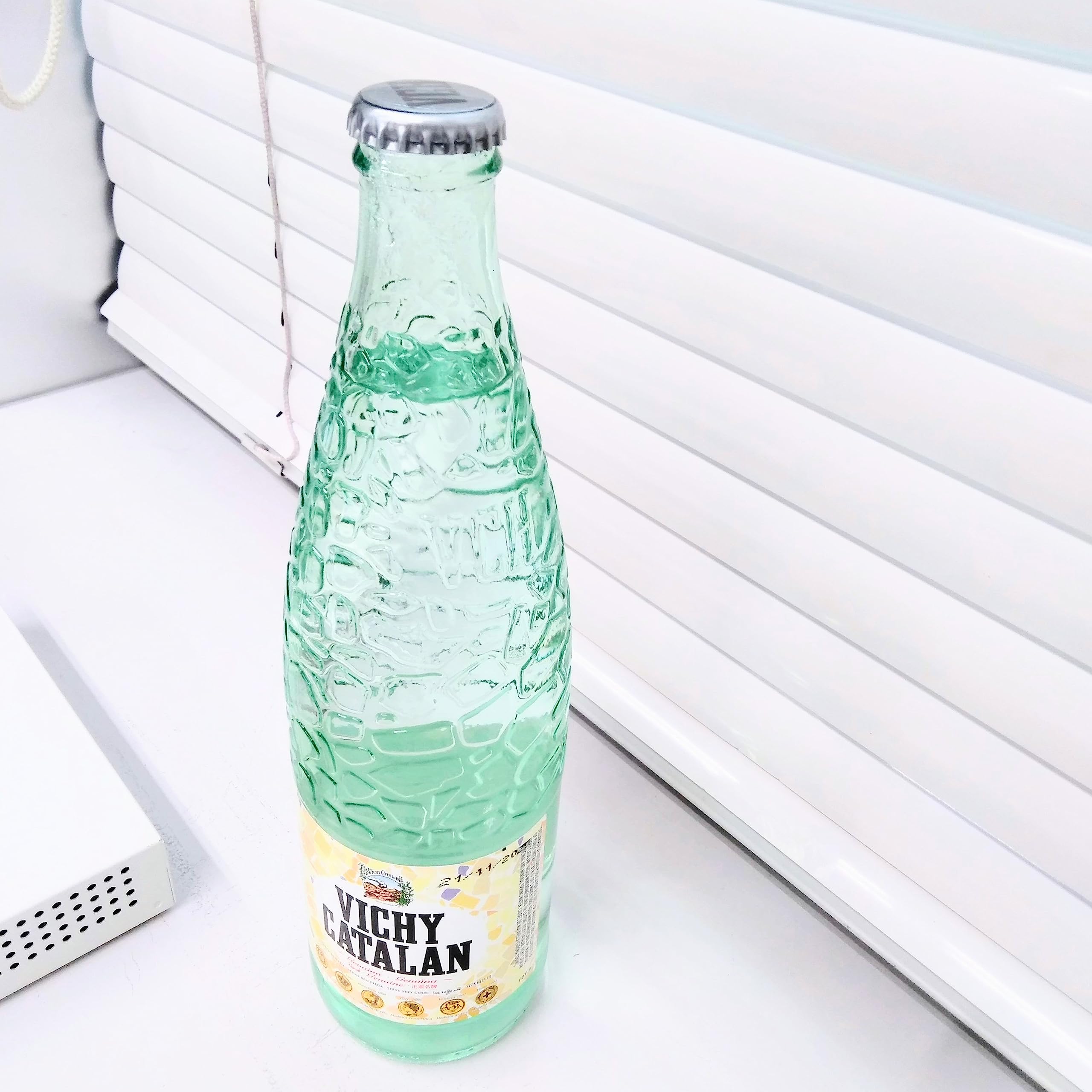 Vichy Catalan Sparkling Mineral Water - 12 Glass Bottles (1 Liter Each) - Premium Natural Mineral Water for Hydration & Refreshment - Perfect for Parties, Dining & Healthy Lifestyle