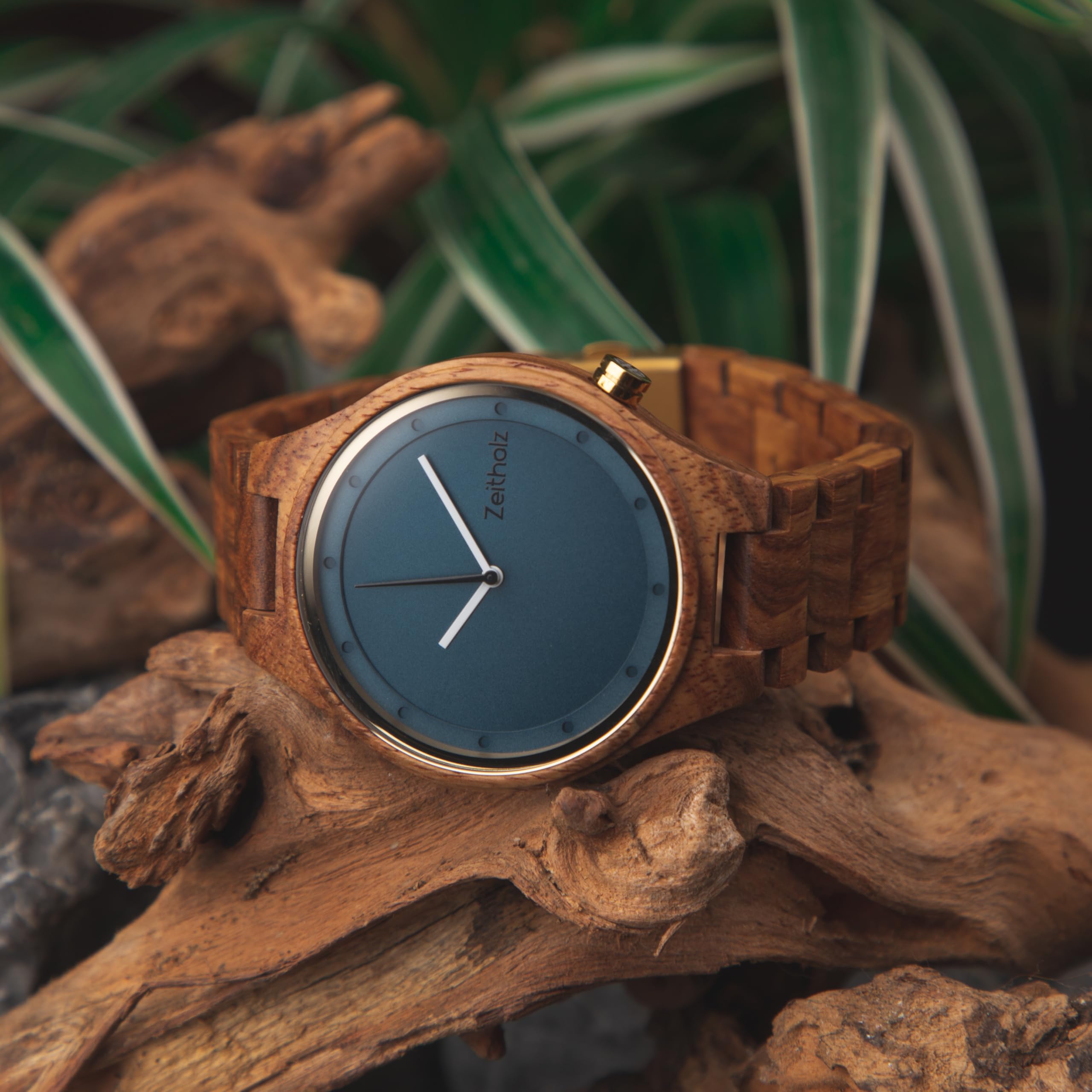 Zeitholz Men's Wooden Watch - 42mm Big Face Analog Wood Watch with Japanese Quartz Movement - 100% Natural Wood - Perfect Gift for Him - Ideal for Casual Wear, Outdoor Adventures & Special Occasions
