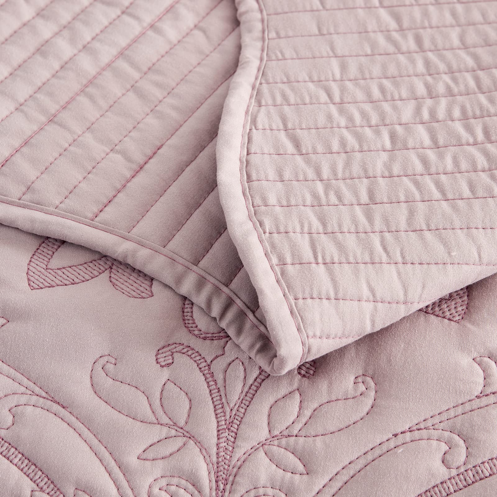 CHIXIN Queen Size Lightweight Reversible Bedspread Coverlet Set - 4 Piece Damask Paisley Pattern Bedding with Beautiful Stitching (Pale Rose) - Perfect for Master Bedroom, Guest Room & Dorm Decor