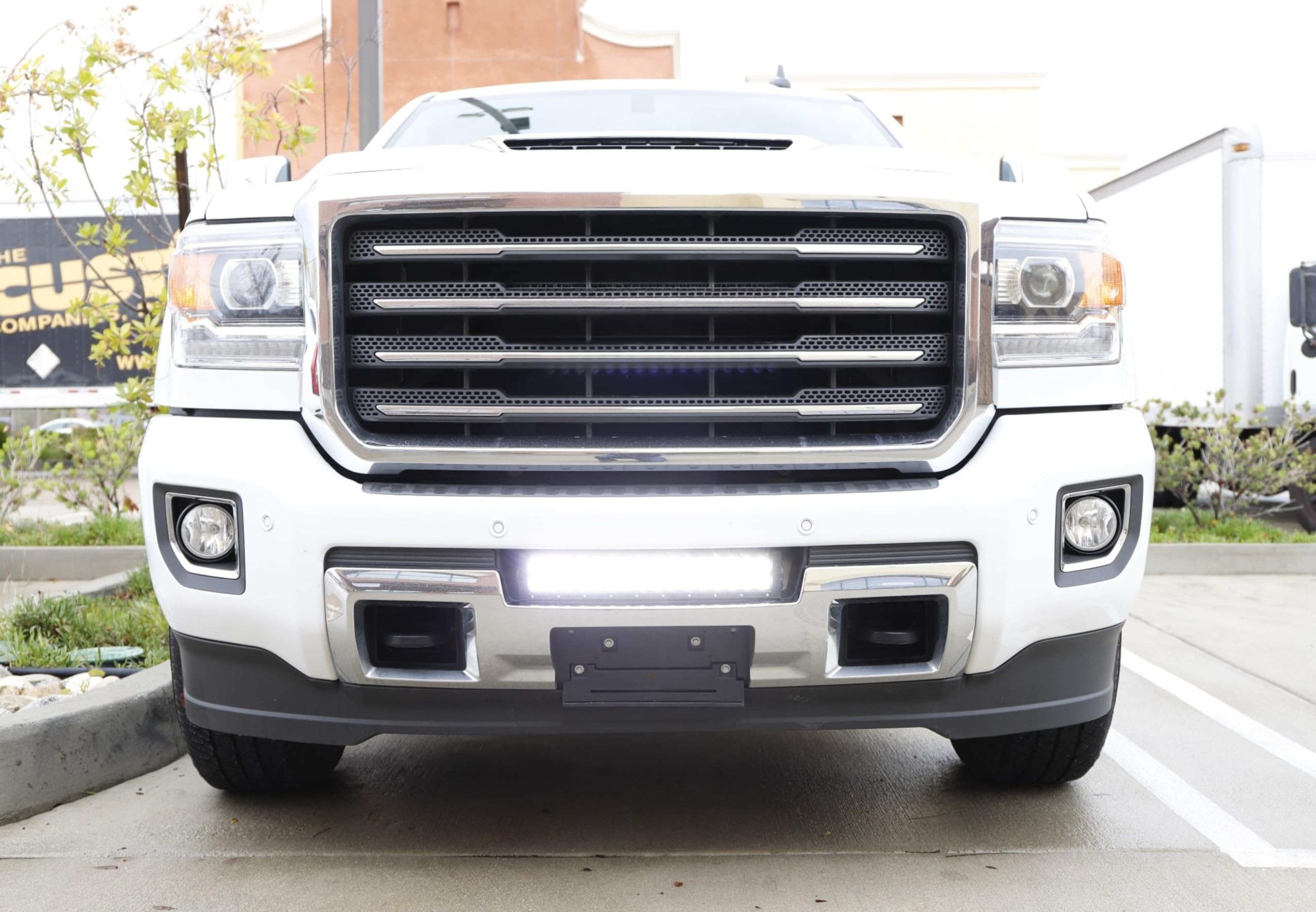 iJDMTOY 96W High Power LED Light Bar for GMC Sierra 2500/3500 HD (2015-2019) - Lower Grille Mount with Brackets & Wiring Kit - Off-Road Lighting for Trucks, Camping & Night Driving