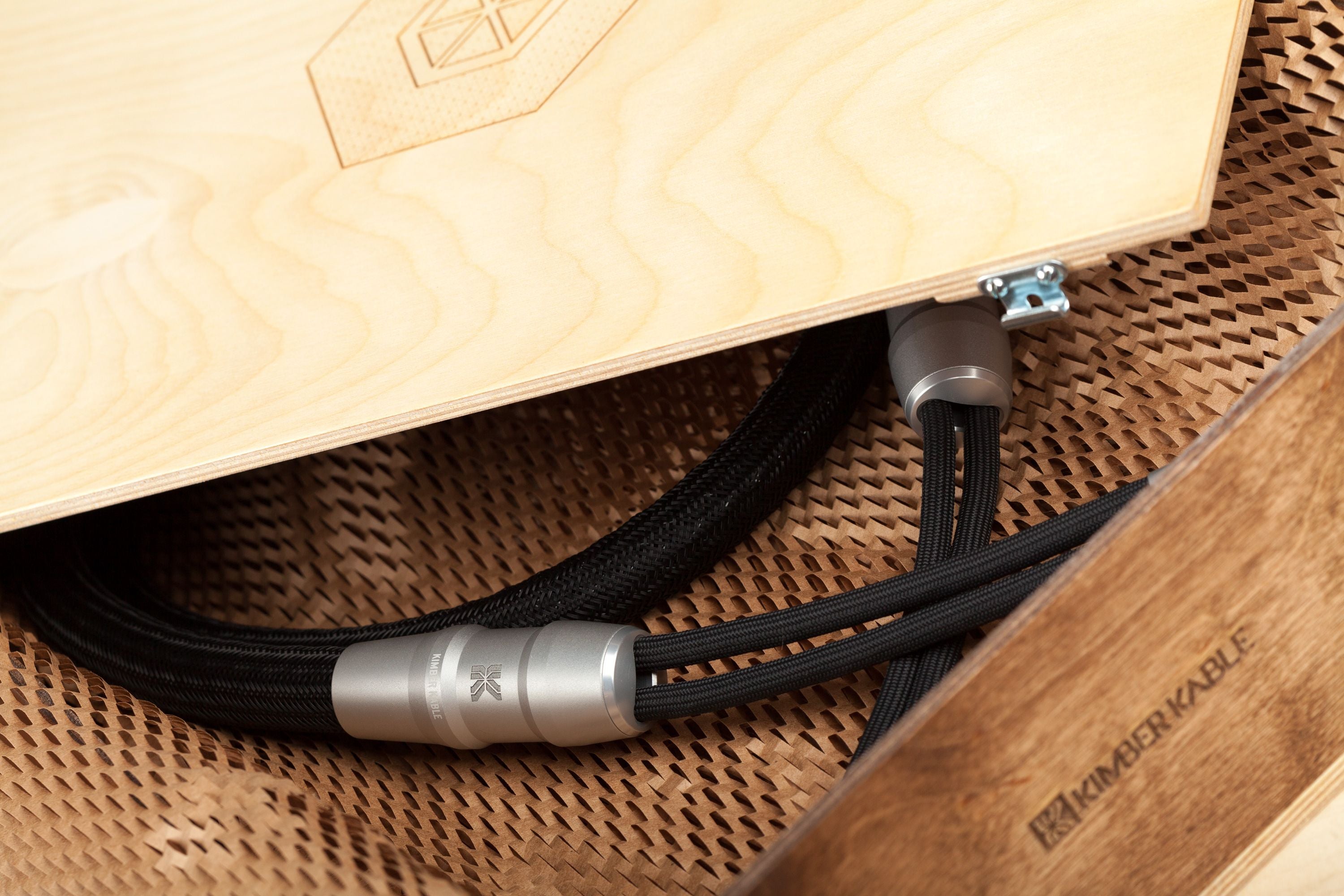 Kimber Kable Carbon 18XL High-End Speaker Cables (Pair) - Premium Audio Cables for Home Theater & Hi-Fi Systems - Perfect for Audiophiles & Music Enthusiasts