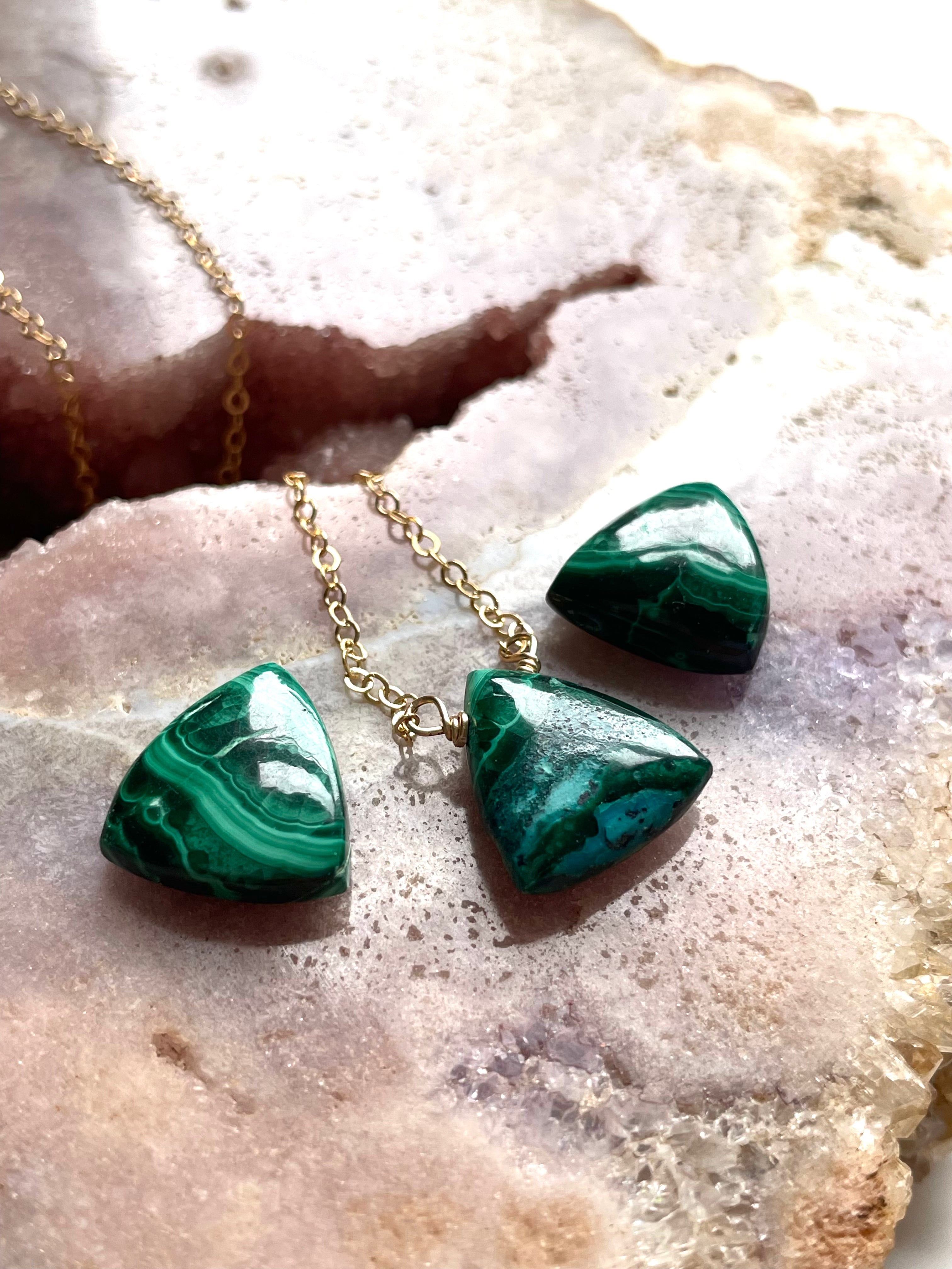 Natural Malachite Pendant Necklace for Women - Handmade Green Gemstone Jewelry - Perfect for Gifts, Meditation & Spiritual Healing