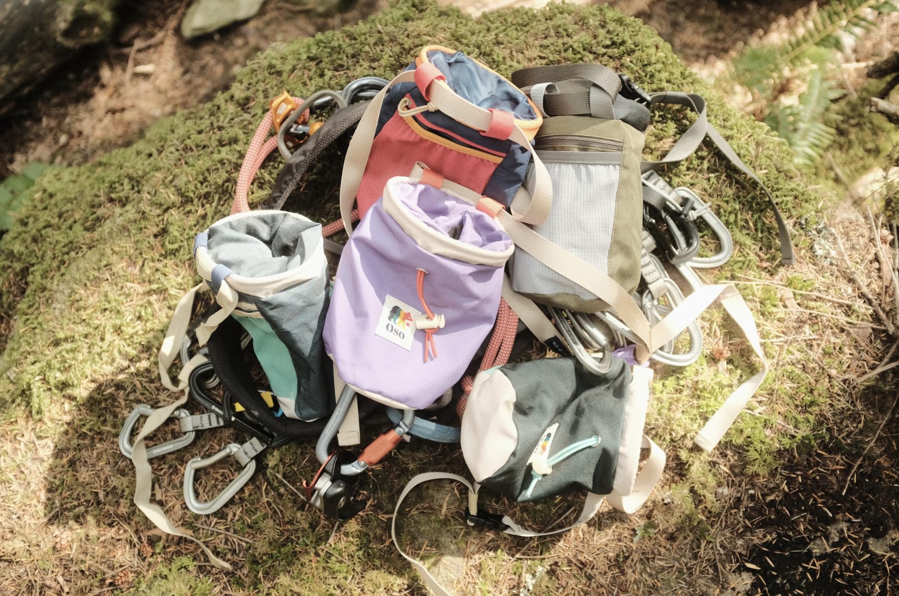 Premium Rock Climbing Chalk Bag with Quick-Clip Belt & Zippered Pockets - Durable Bouldering Chalk Bucket for Indoor/Outdoor Climbing Gyms, Sport Climbing & Training - Ideal for Climbers & Fitness Enthusiasts