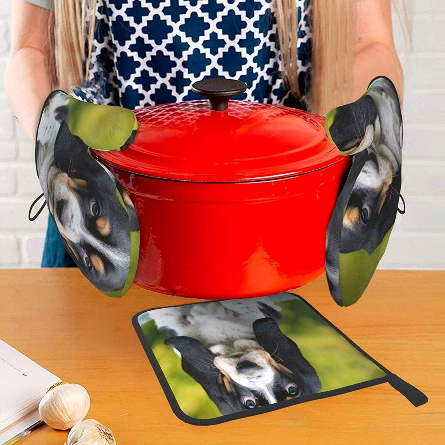 Basset Hound Oven Mitts and Pot Holders - Heat Resistant Non-Slip Kitchen Gloves for Cooking, Baking, Grilling & BBQ - Perfect for Baking Cookies, Roasting Turkey, and Outdoor Barbecues