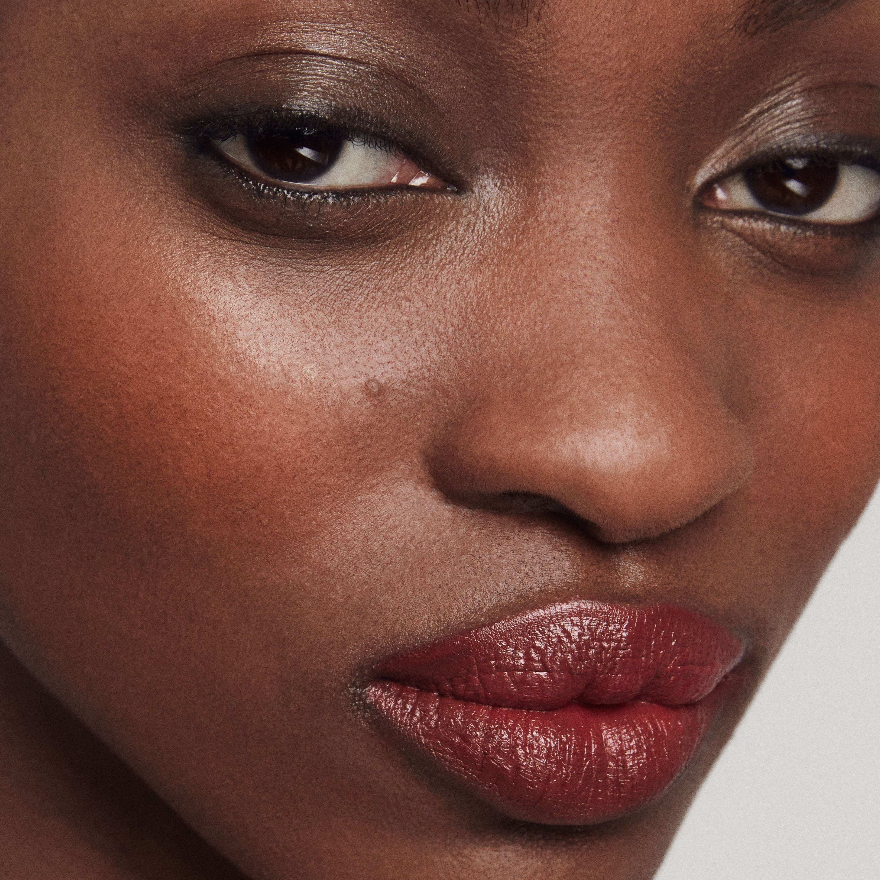 Long-Lasting Matte Lipstick - Effortless Color & Hydration | Perfect for Everyday Wear & Special Occasions