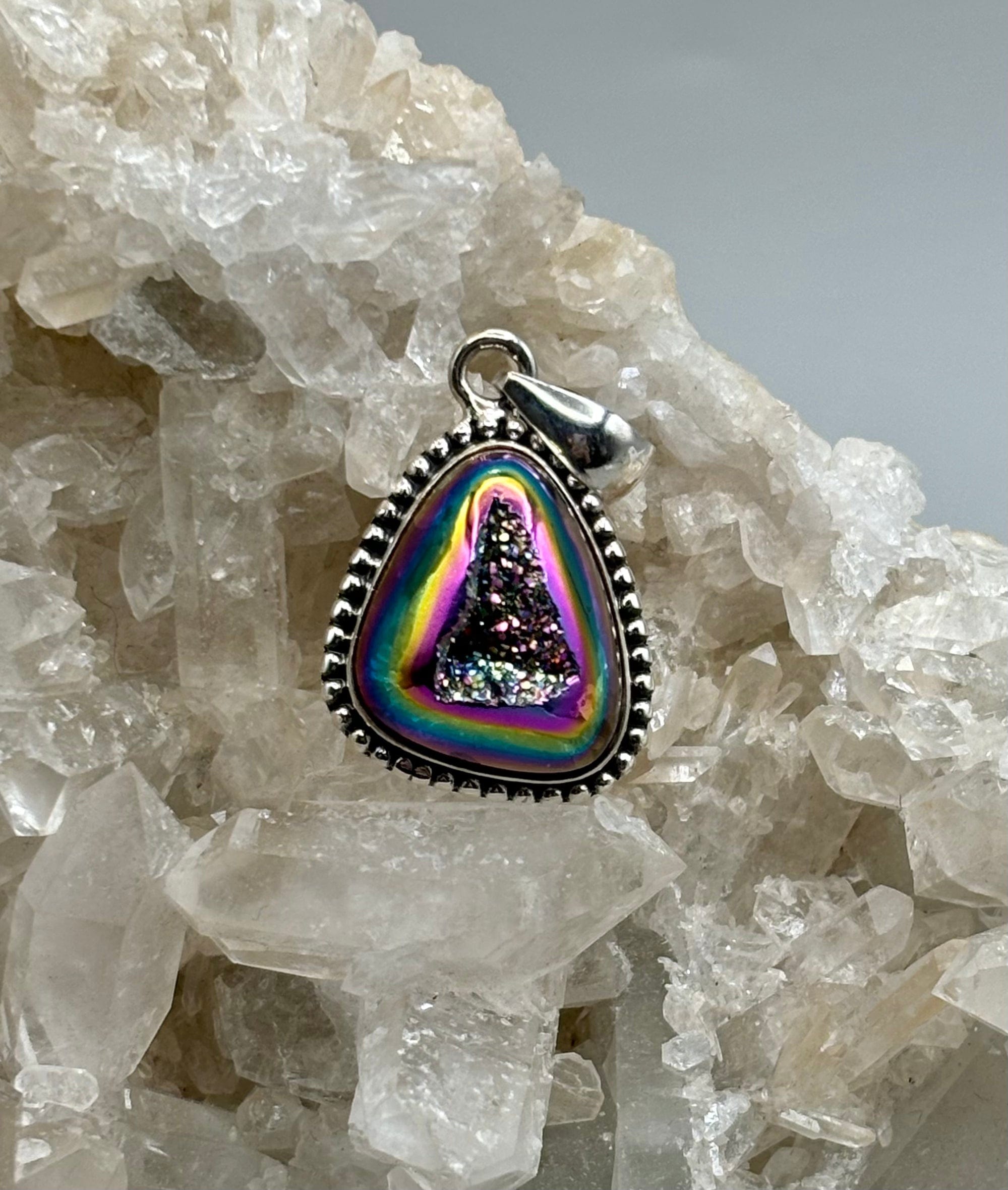 Natural Aura Druzy Pendant Necklace - Healing Crystal Jewelry for Women, Elegant Gemstone Pendant with Silver Chain, Perfect for Meditation, Yoga & Spiritual Gifts