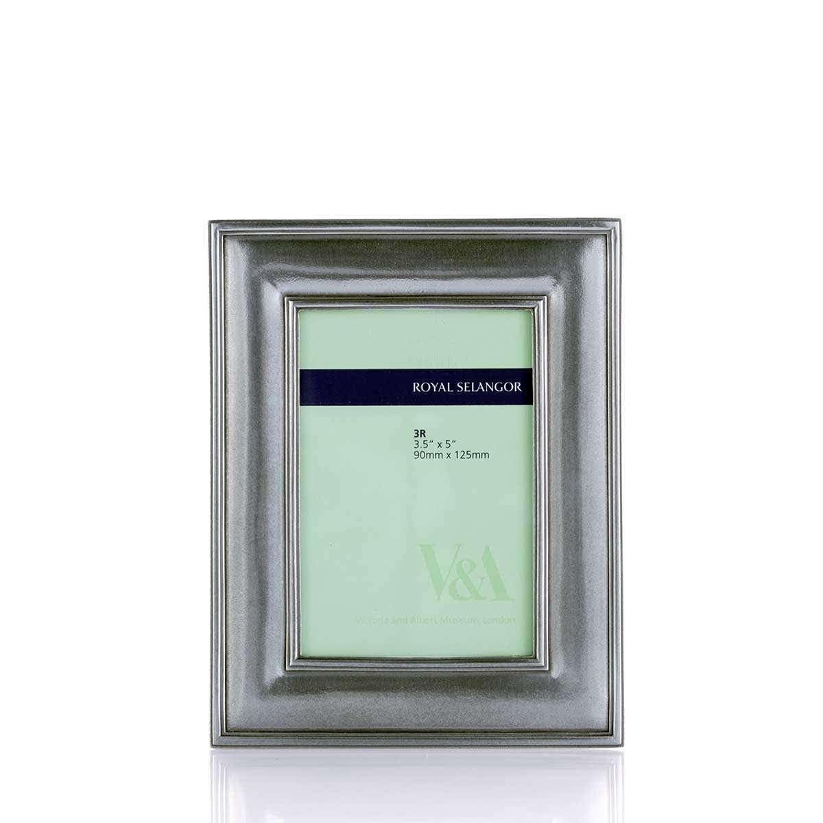 Royal Selangor Handcrafted Pewter Photo Frame - English Inspired Collection (3R) - Elegant Gift for Weddings, Anniversaries & Home Decor