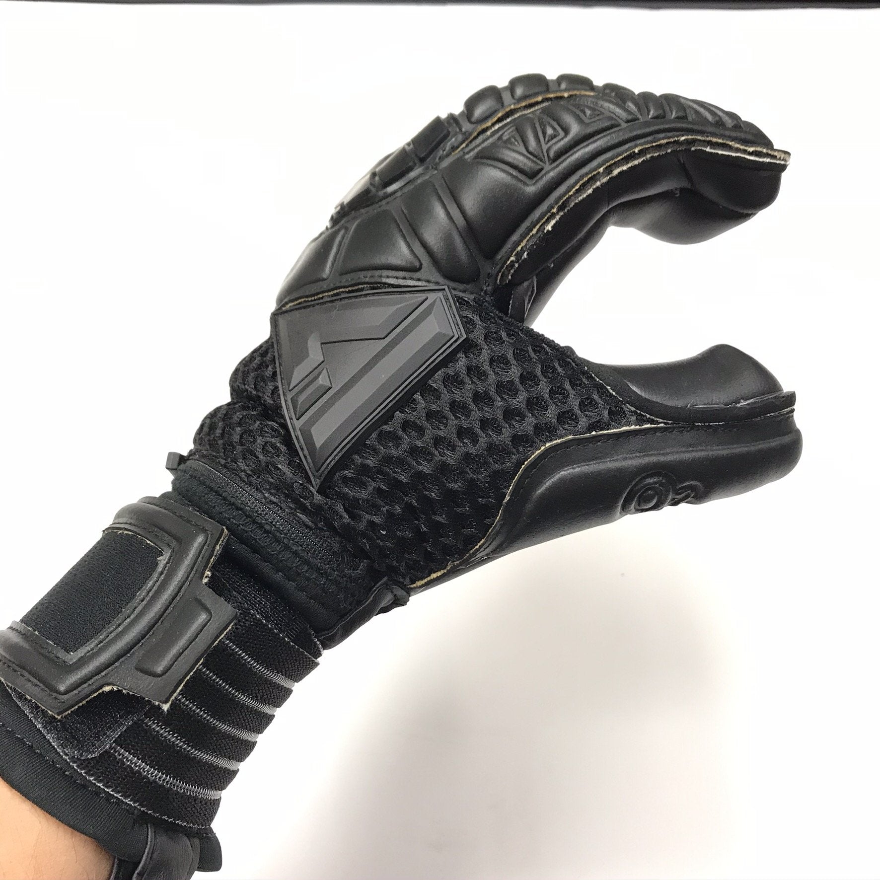 Aviata Sports Black Mamba Aero Pro Goalkeeper Gloves - Professional Soccer Goalie Gloves for Men & Women - Perfect for Training, Matches & Outdoor Games