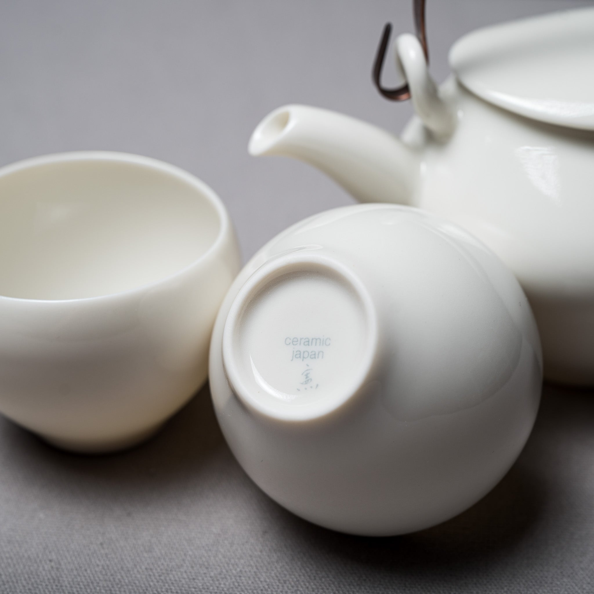 Premium Sou Sou Teapot Set with 2 Cups - Japanese Ceramic Tea Pot for Green Tea & Herbal Infusions - Perfect for Home Tea Ceremonies & Relaxing Afternoons