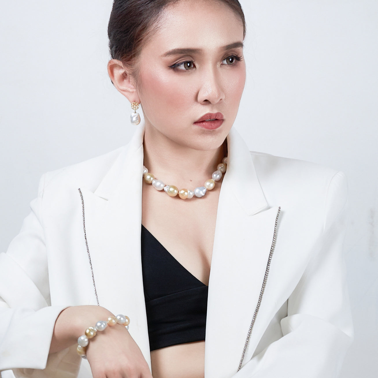 18K Gold Baroque South Sea Pearl Necklace - Luxury Elegant Jewelry for Women, Brides & Special Occasions | KN00155